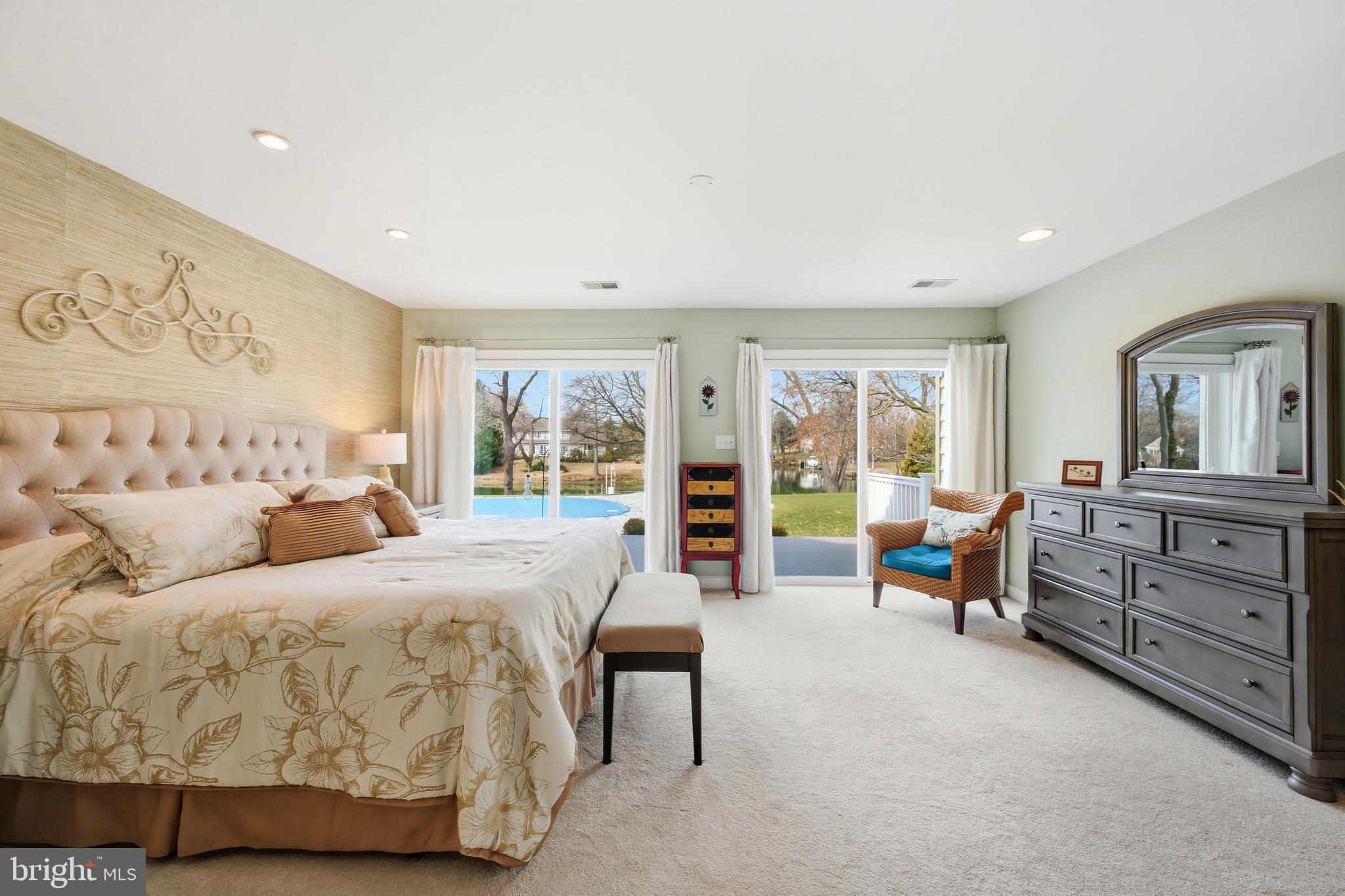 QUEEN ANNE COLONY - Residential