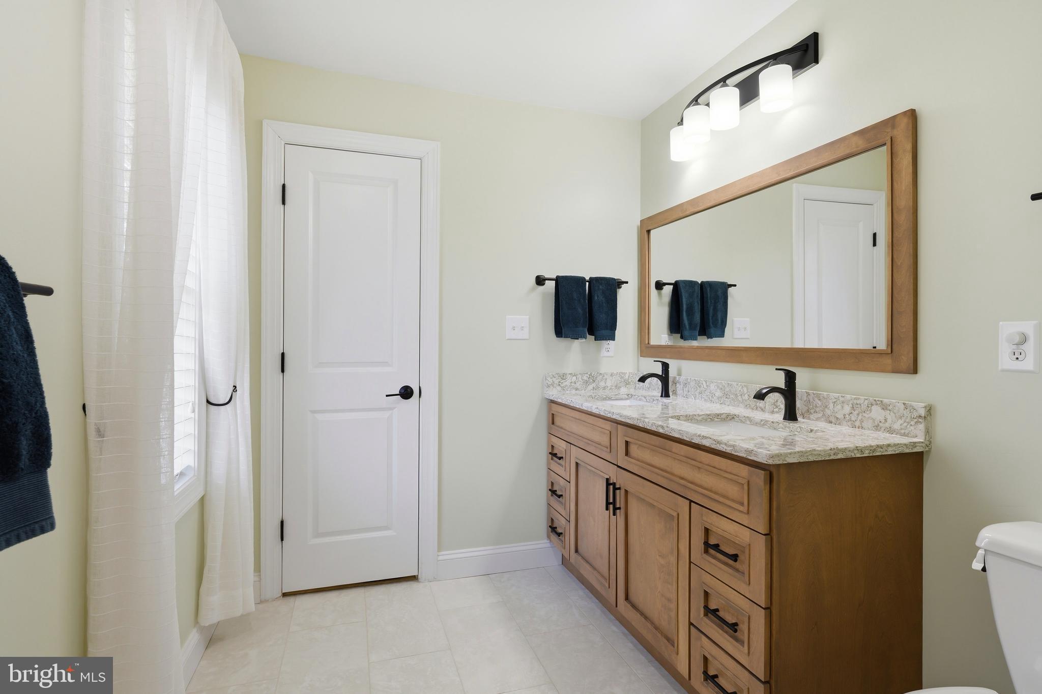 QUEEN ANNE COLONY - Residential