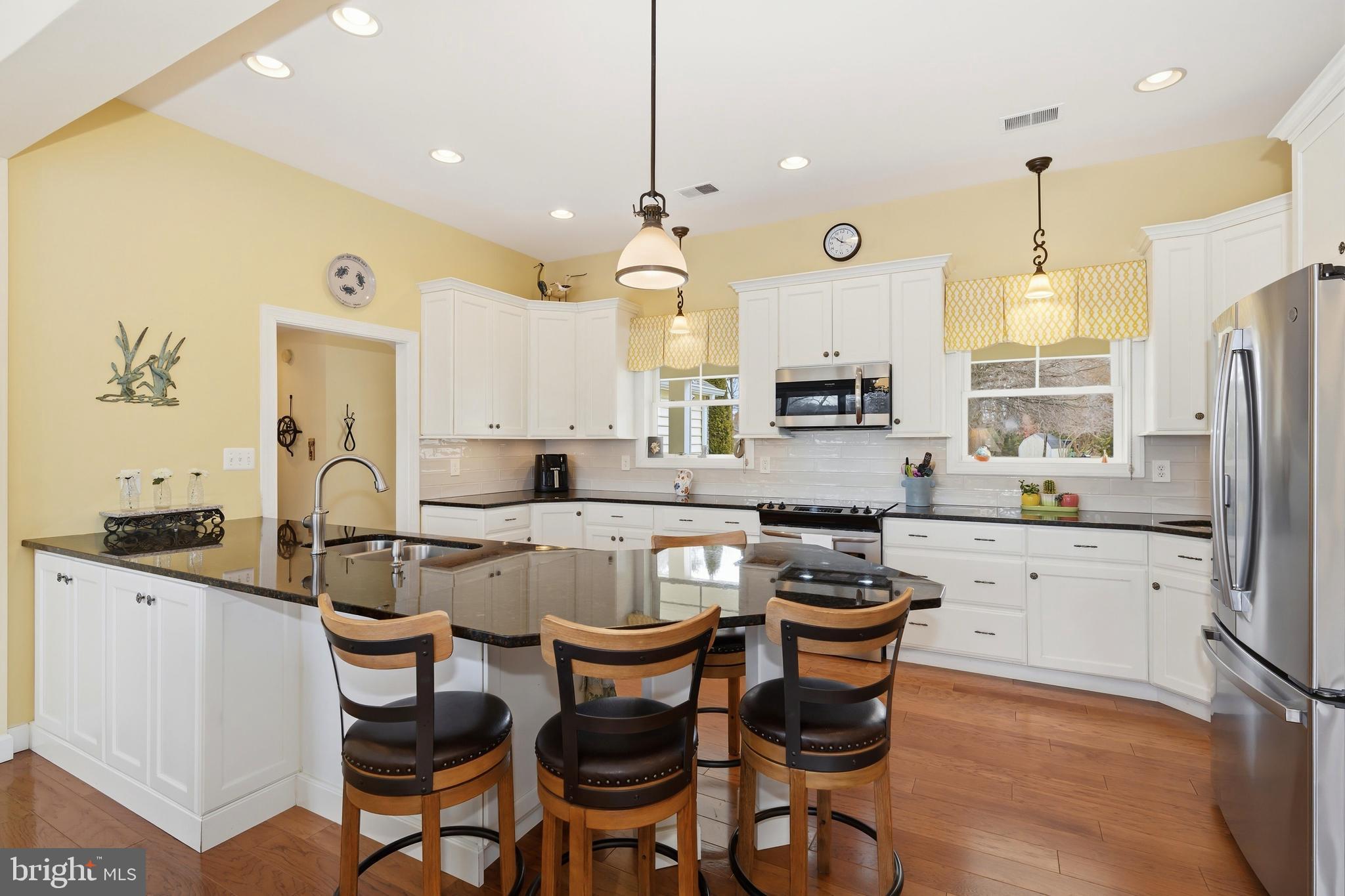 QUEEN ANNE COLONY - Residential