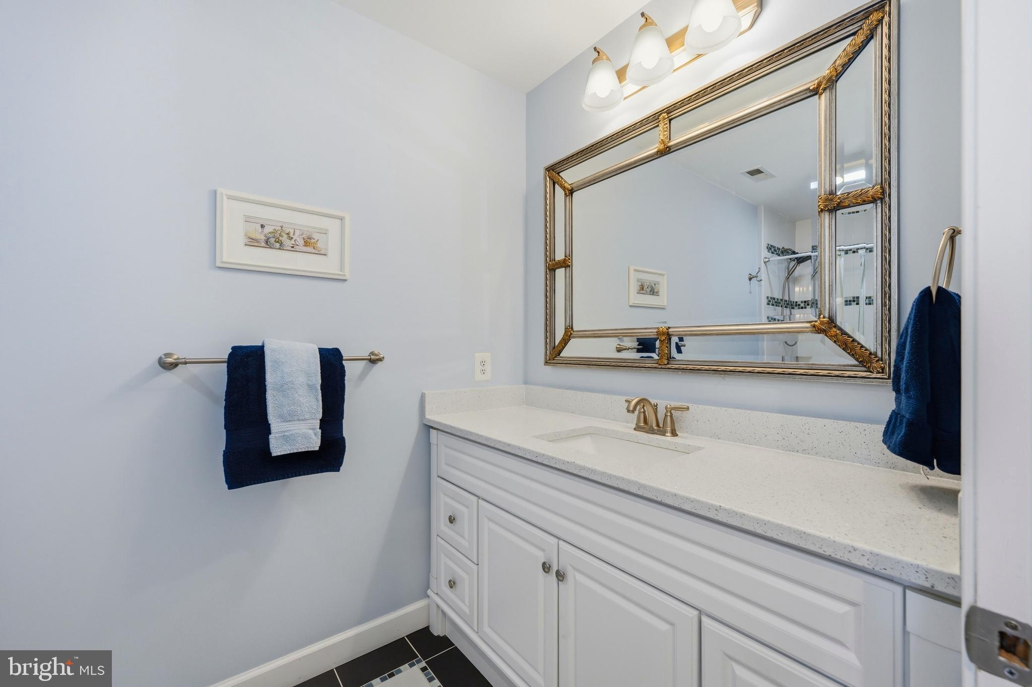 QUEEN ANNE COLONY - Residential