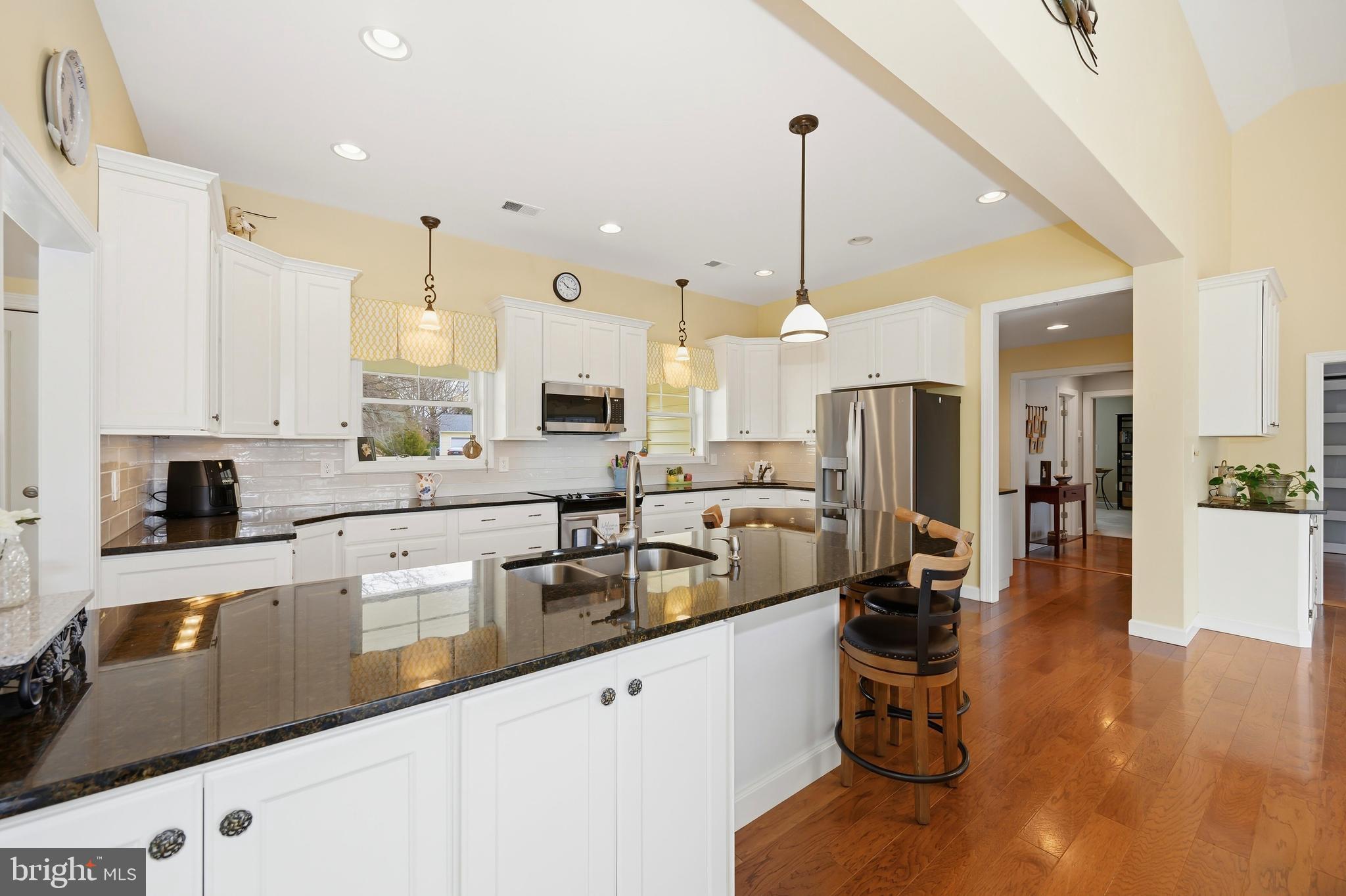 QUEEN ANNE COLONY - Residential