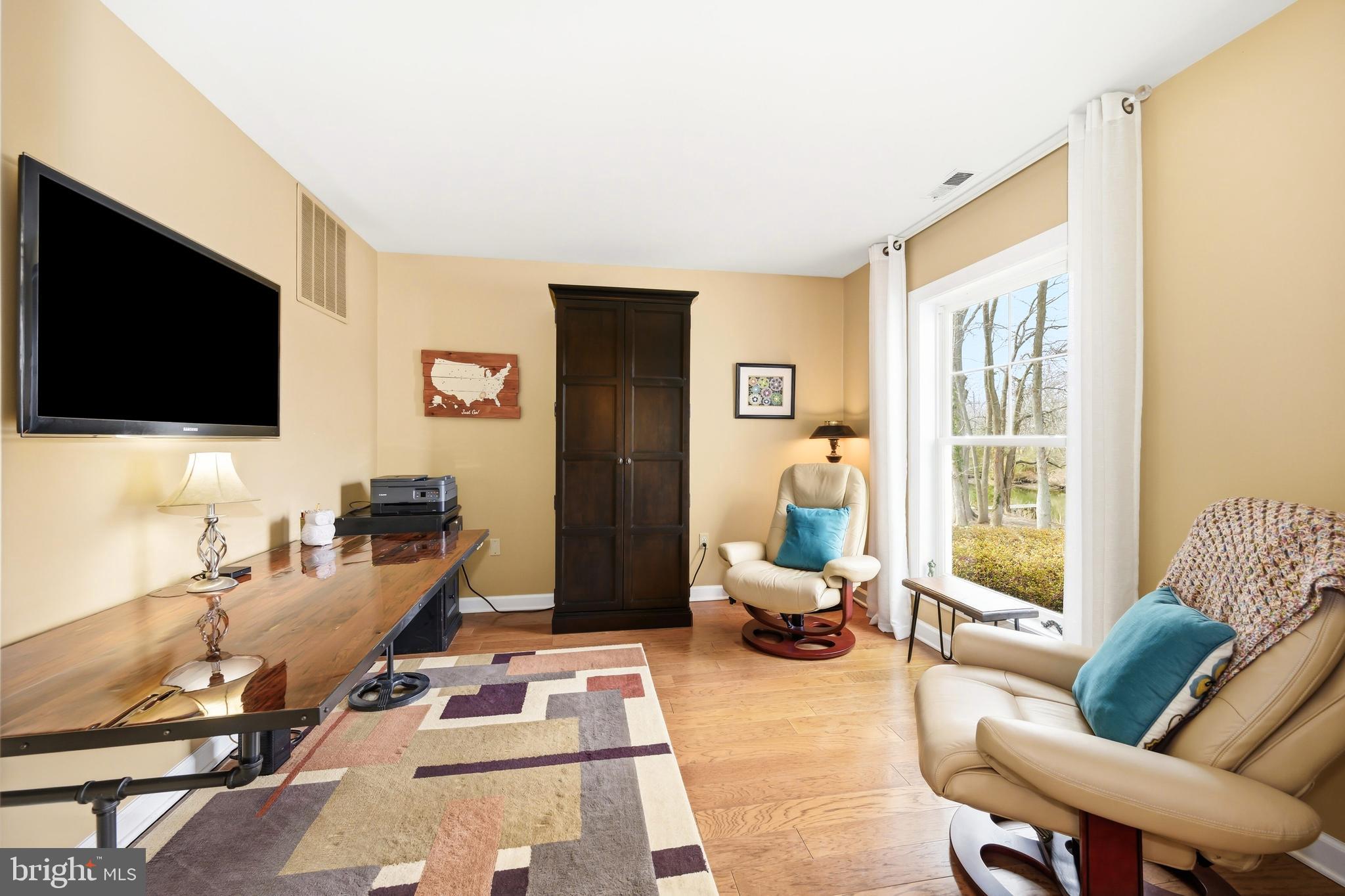 QUEEN ANNE COLONY - Residential