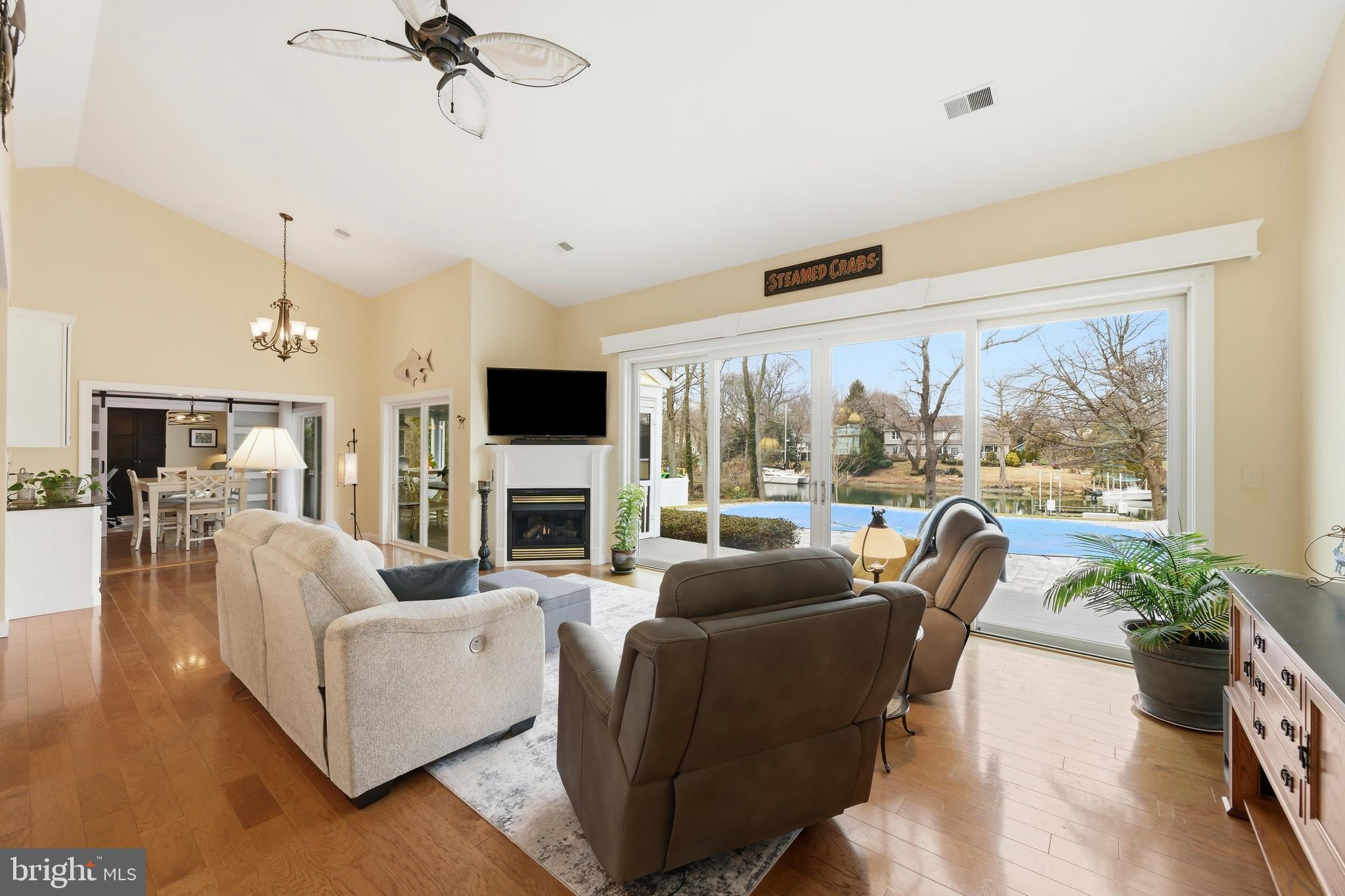 QUEEN ANNE COLONY - Residential