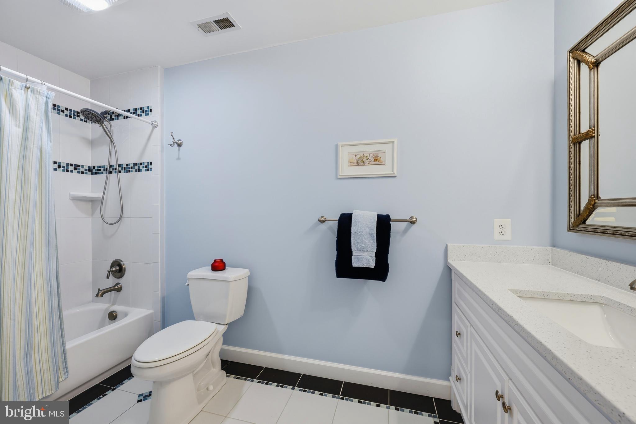 QUEEN ANNE COLONY - Residential