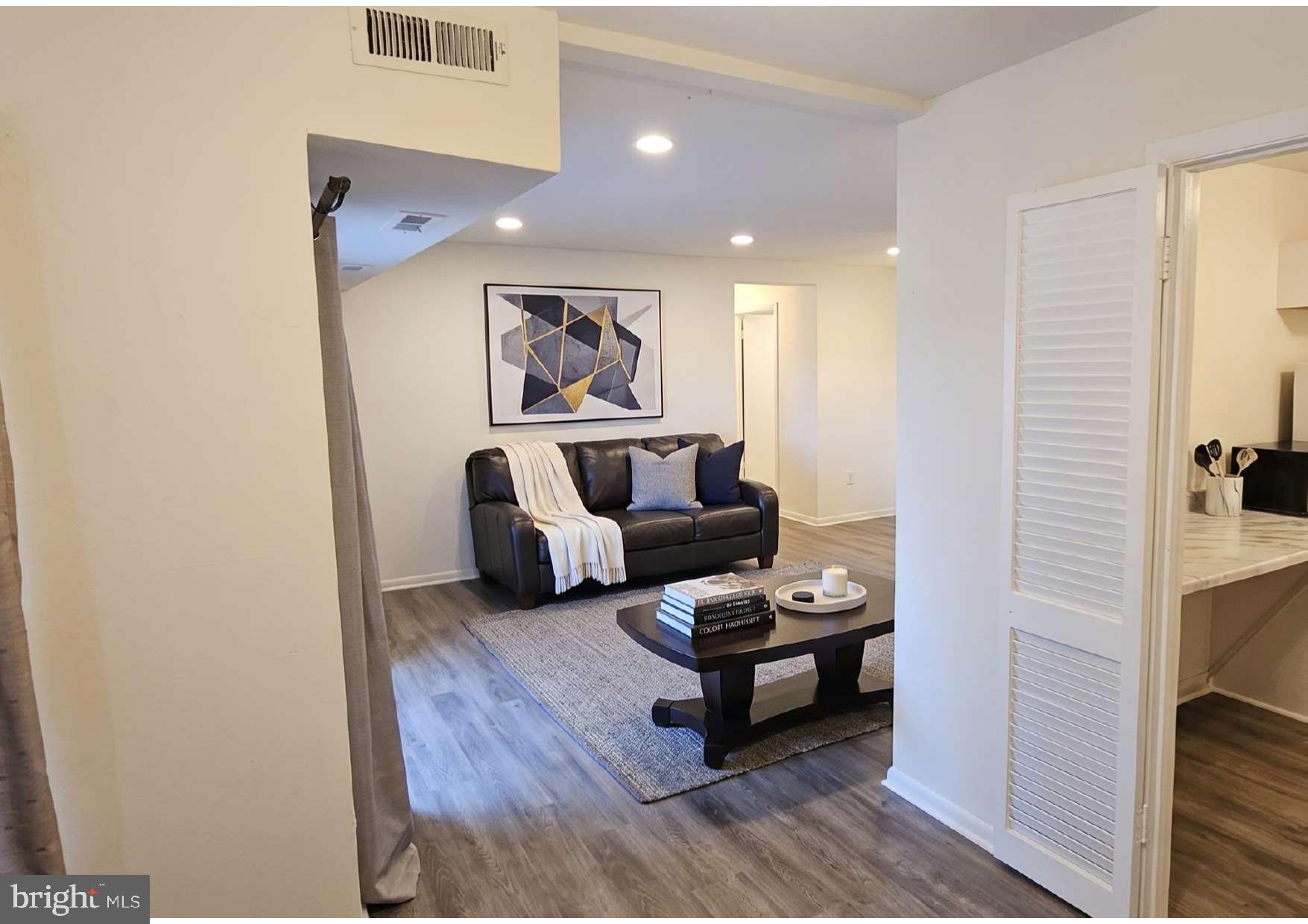 MARLOW TOWERS CONDOMINIUMS - Residential