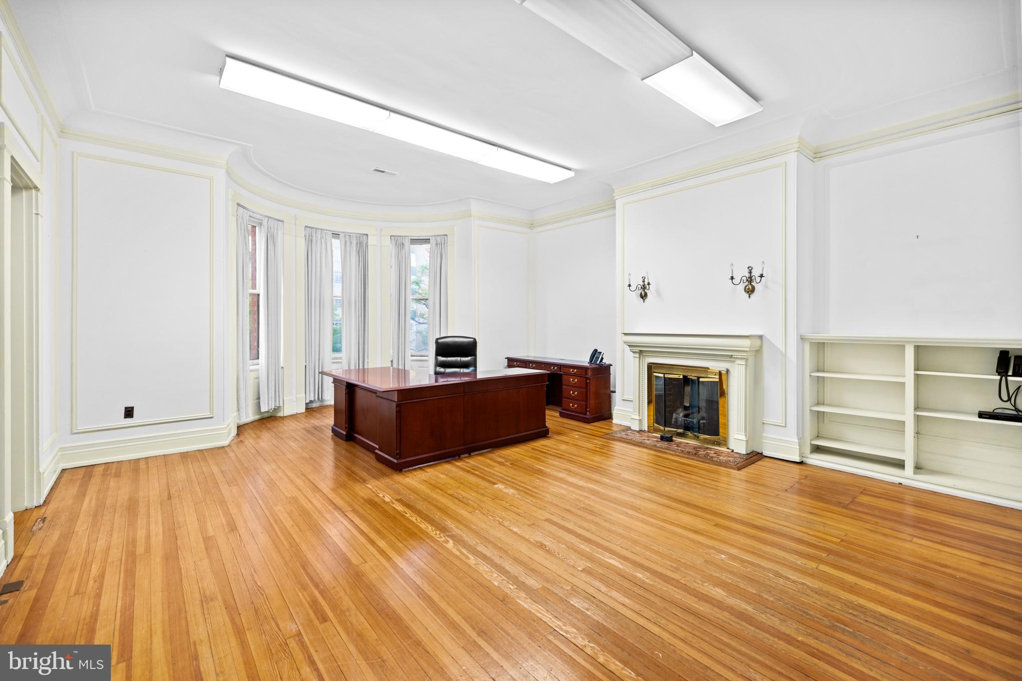 DUPONT - Commercial Sale