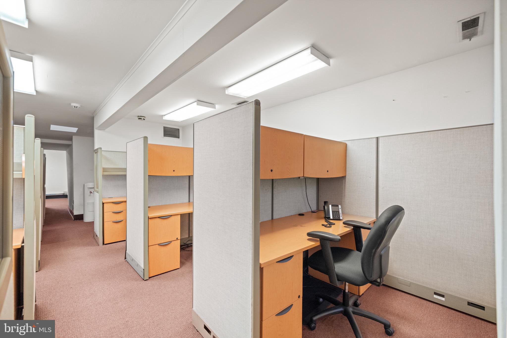 DUPONT - Commercial Sale