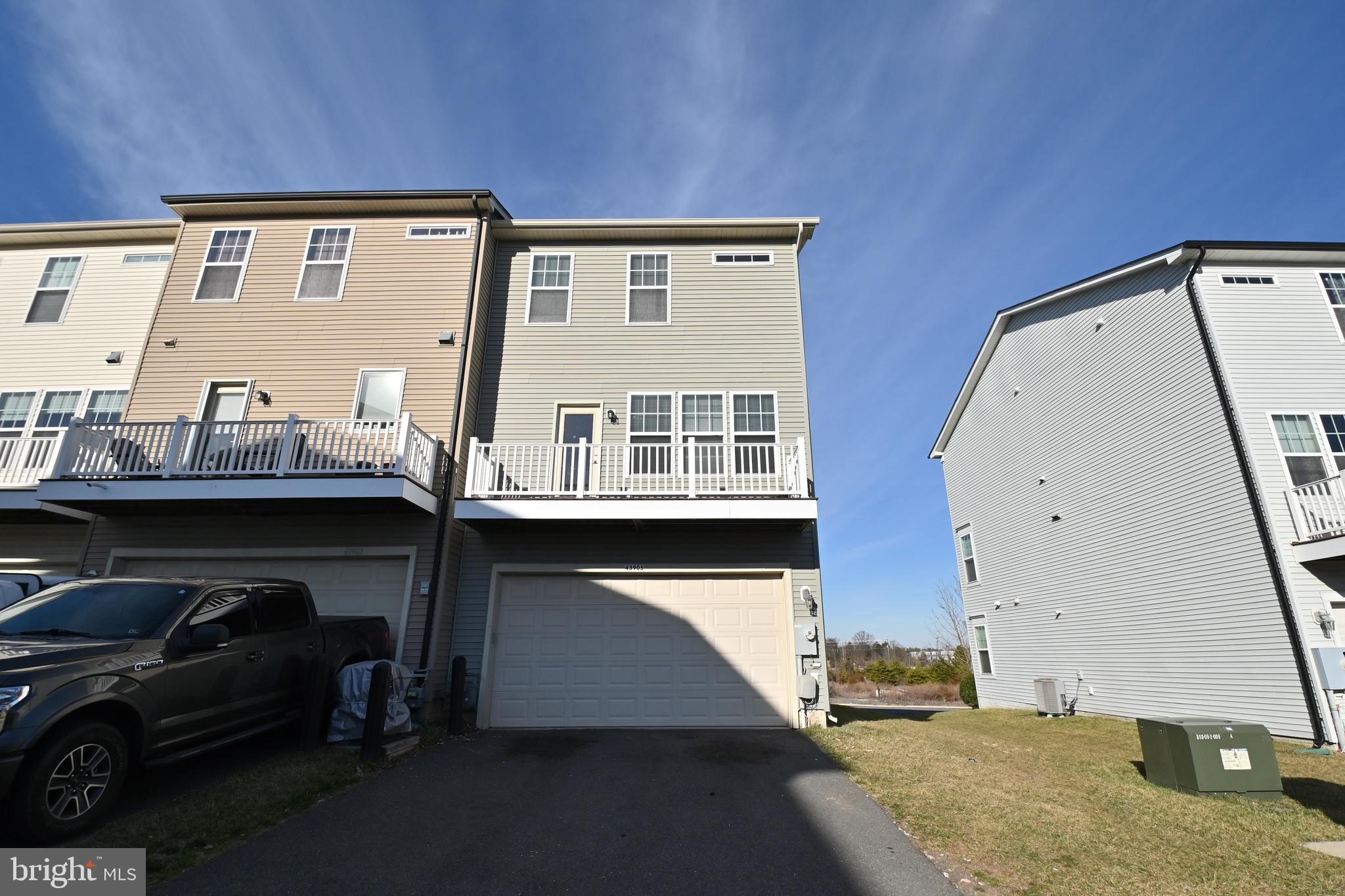 EAST GATE - Residential Lease