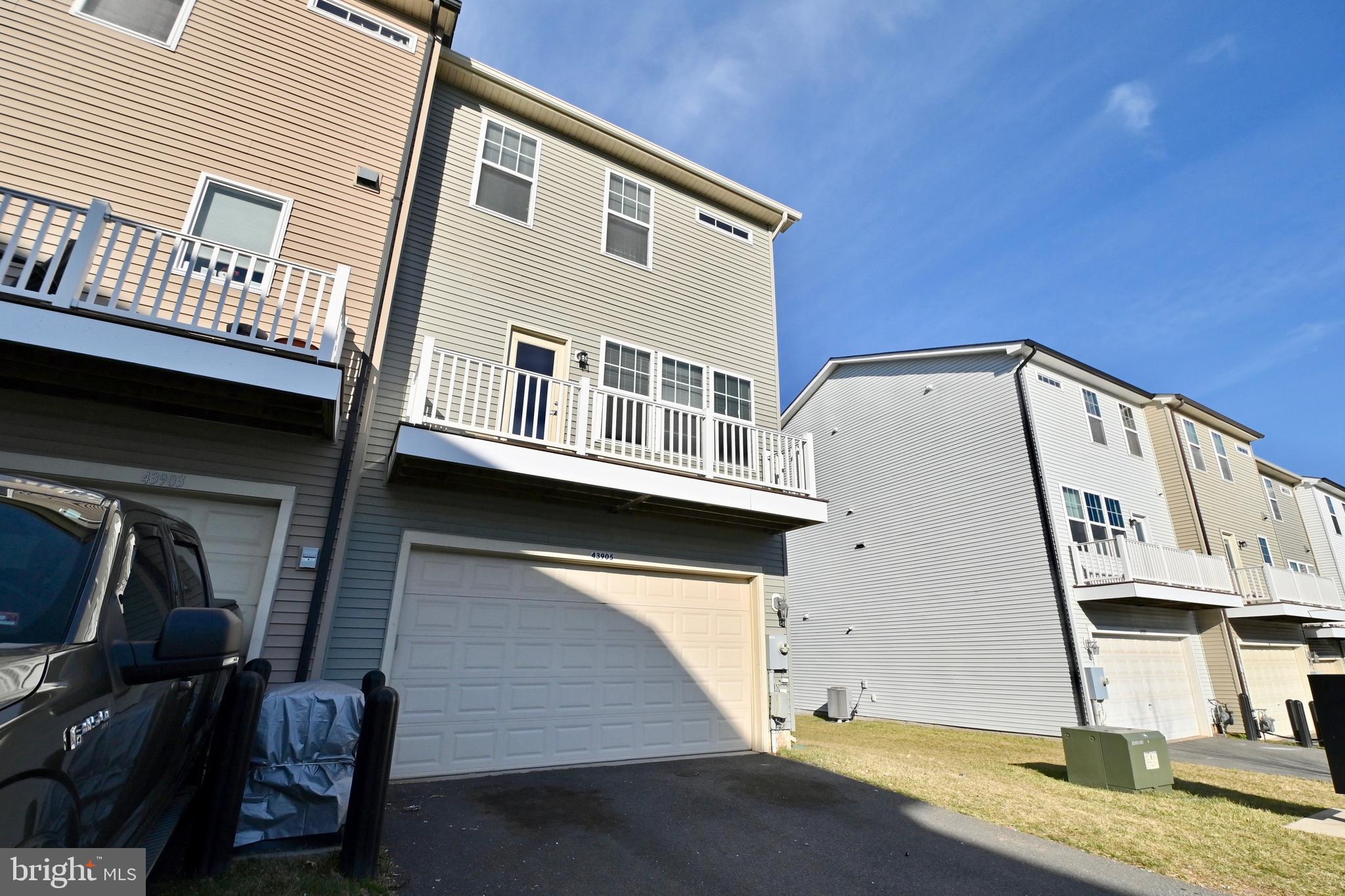 EAST GATE - Residential Lease