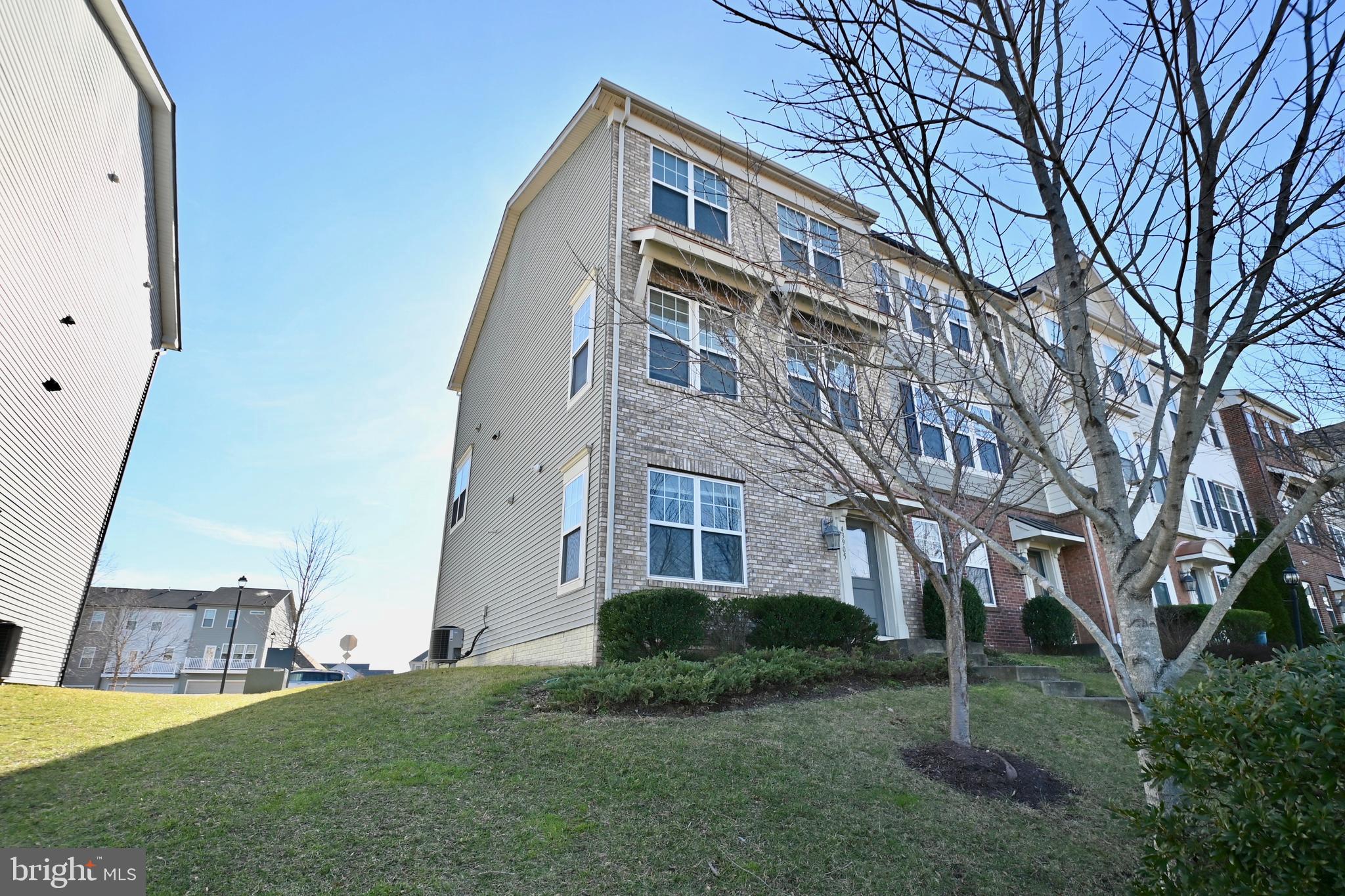 EAST GATE - Residential Lease