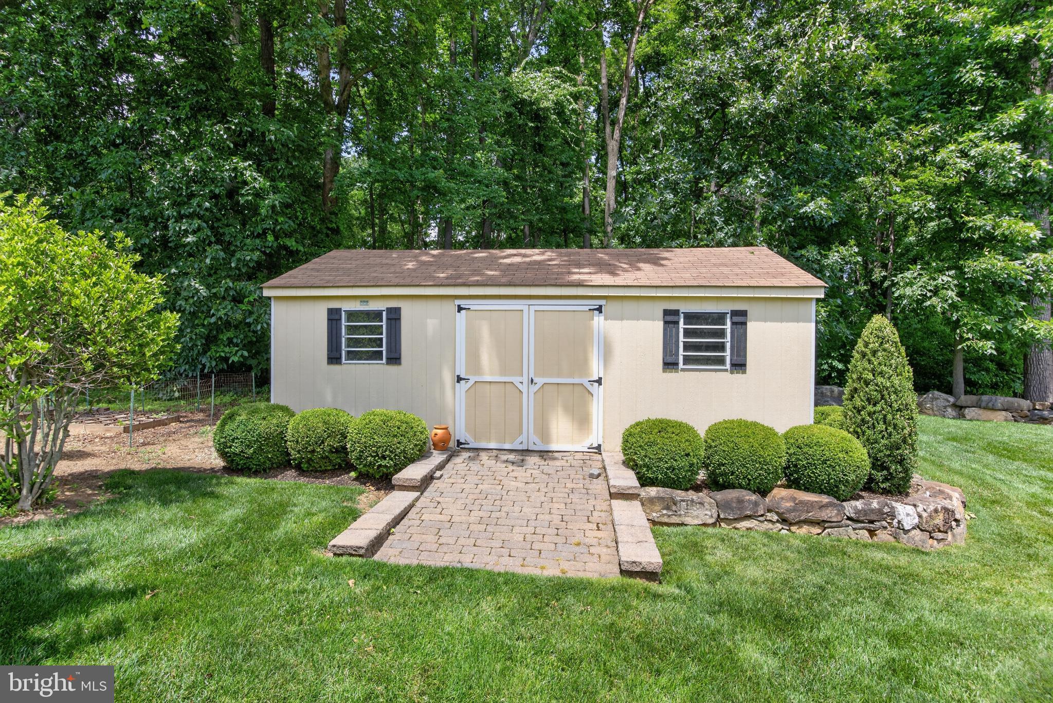 POND VIEW ESTATES - Residential