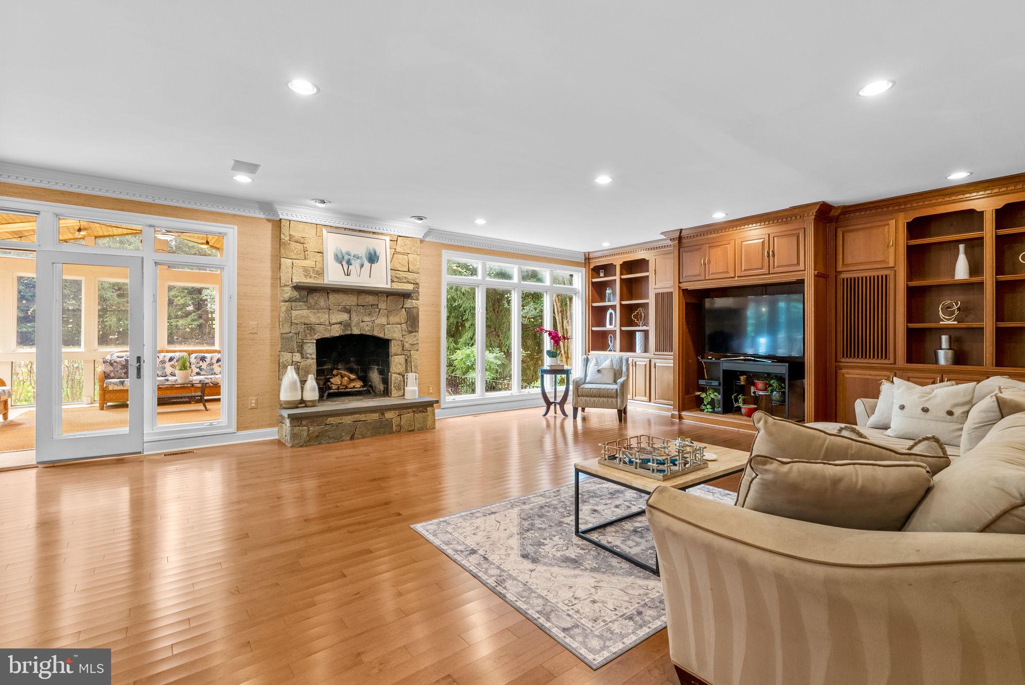 WILLOWS OF POTOMAC - Residential