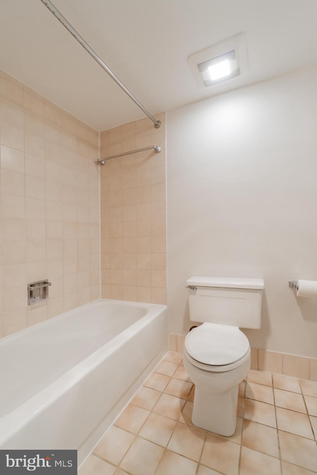 ENCORE OF MCLEAN - Residential Lease