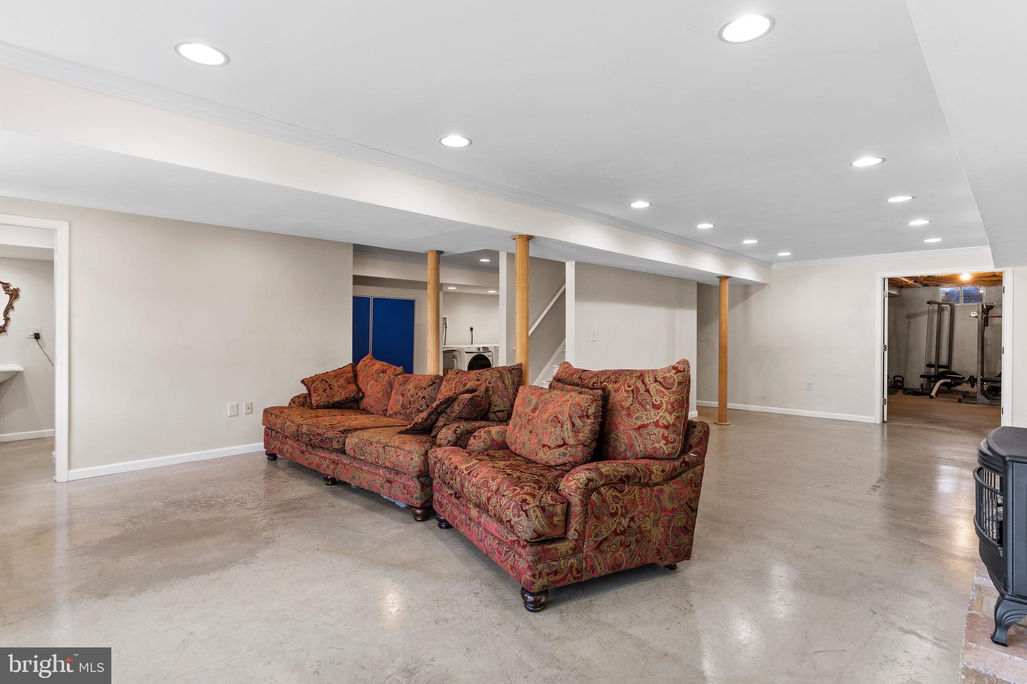 MOUNTAIN CREST - Residential