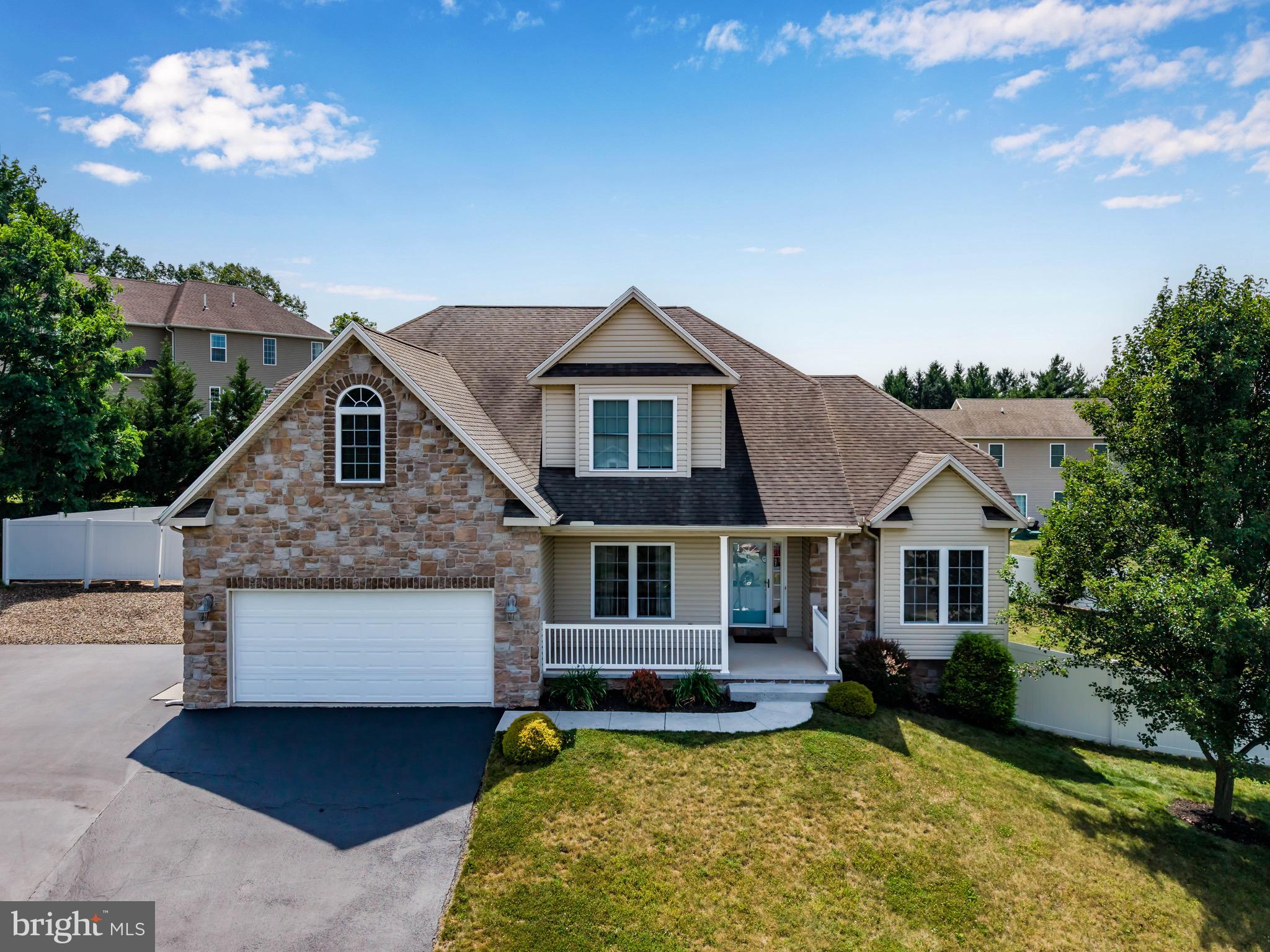 MOUNTAIN CREST - Residential