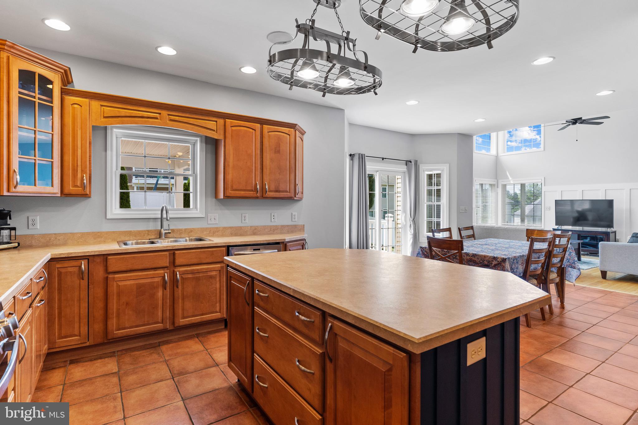 MOUNTAIN CREST - Residential