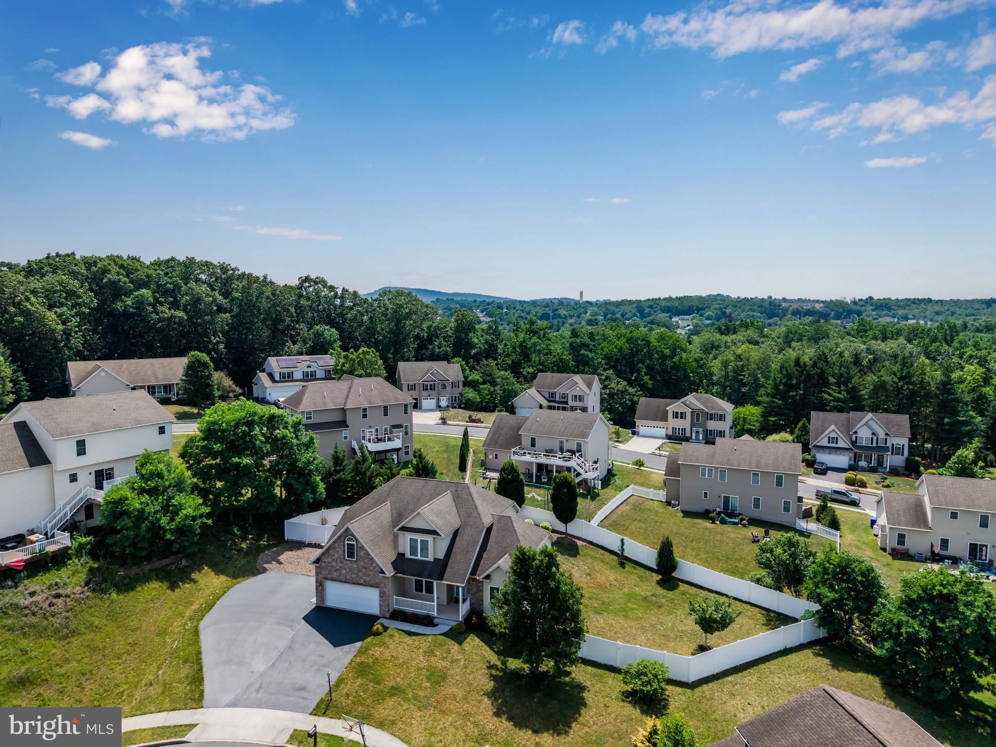 MOUNTAIN CREST - Residential