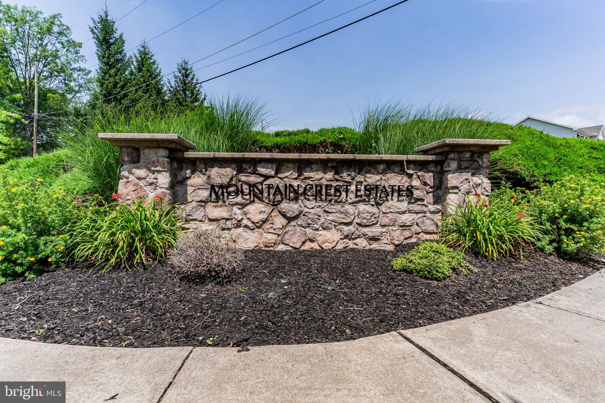 MOUNTAIN CREST - Residential