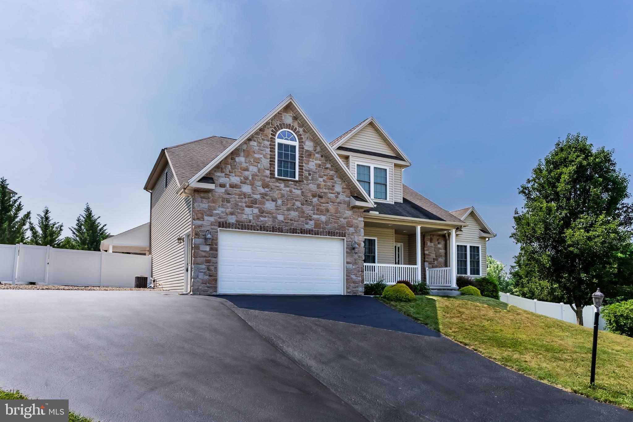 MOUNTAIN CREST - Residential