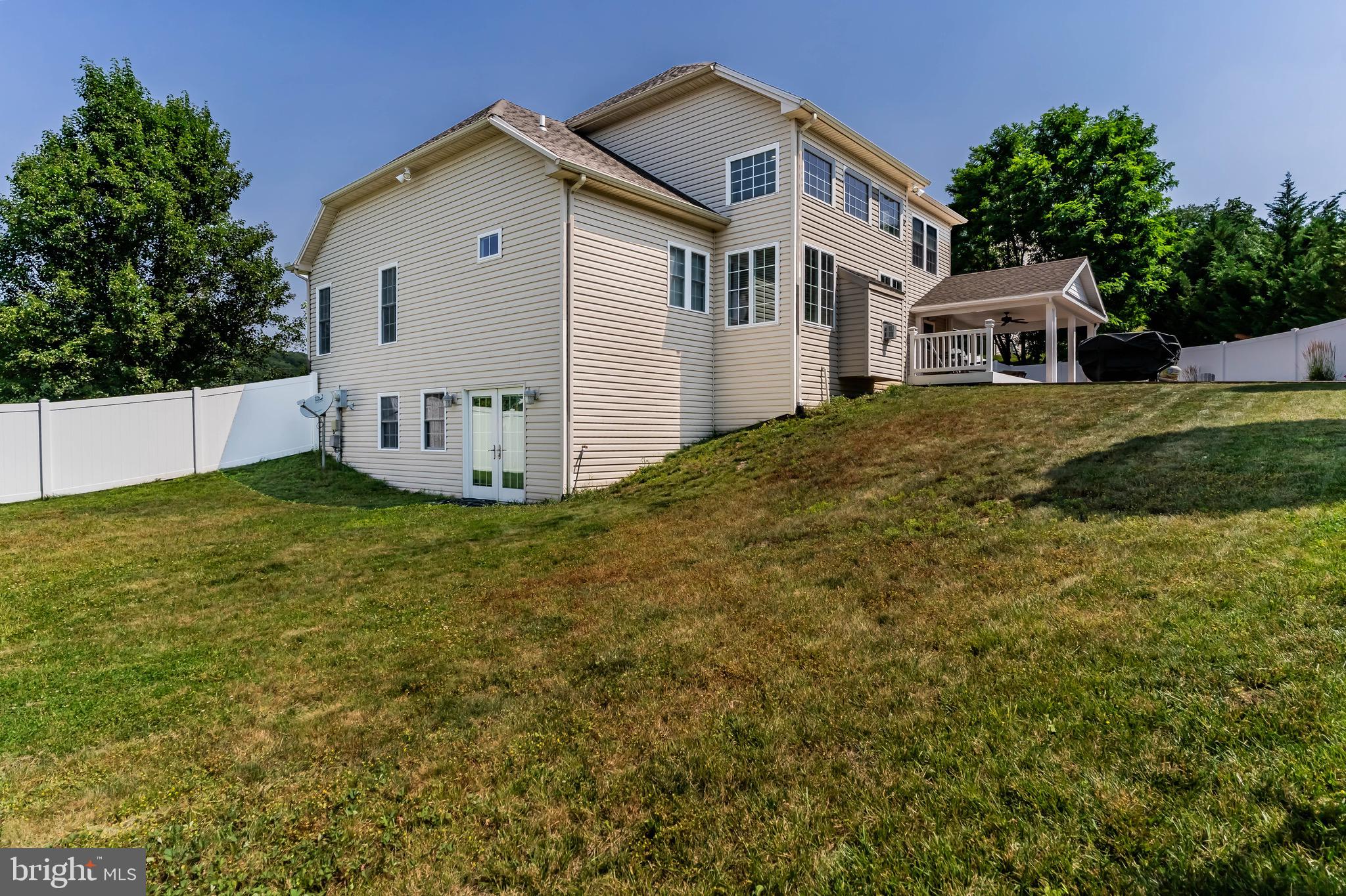 MOUNTAIN CREST - Residential