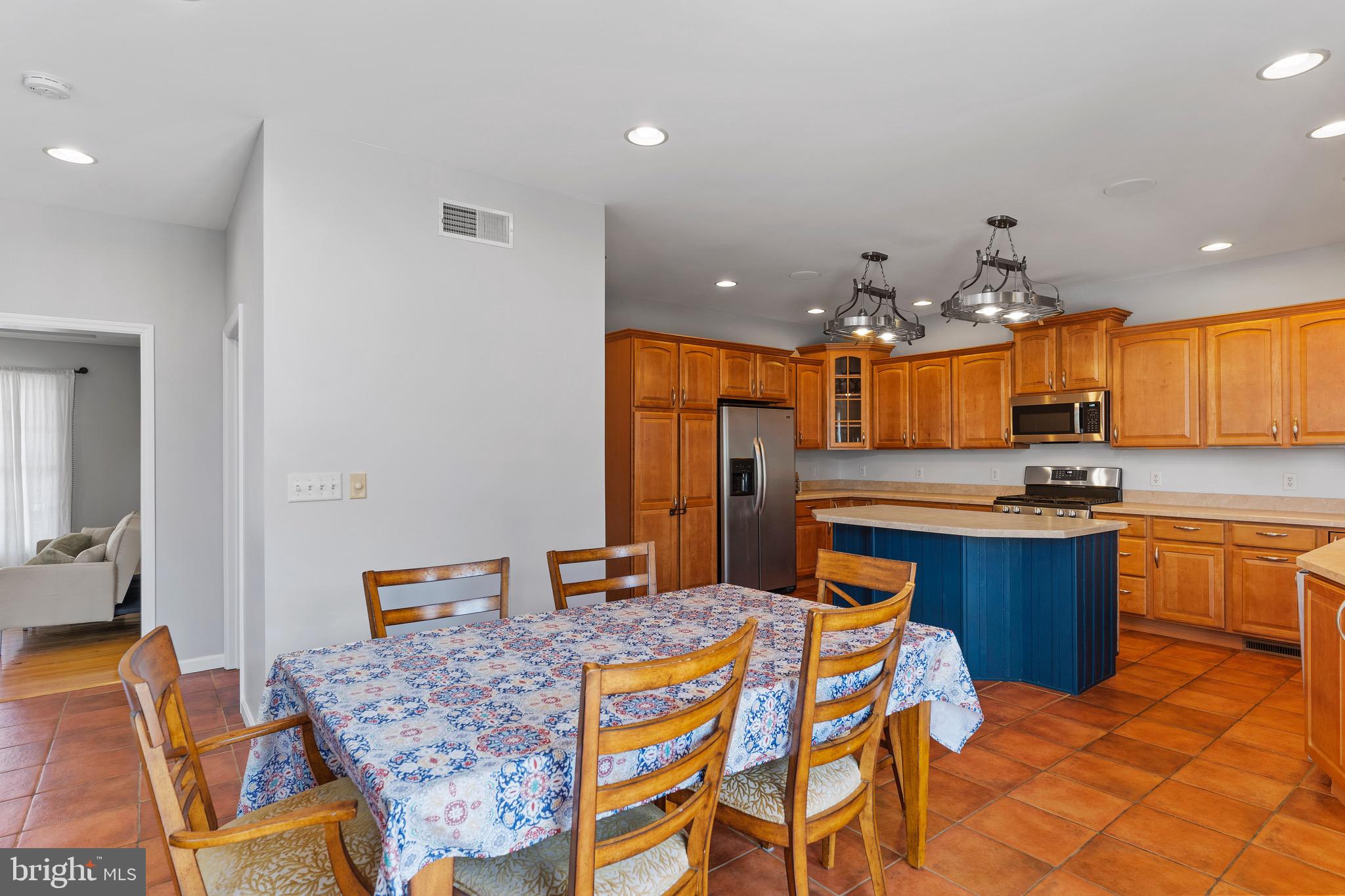 MOUNTAIN CREST - Residential