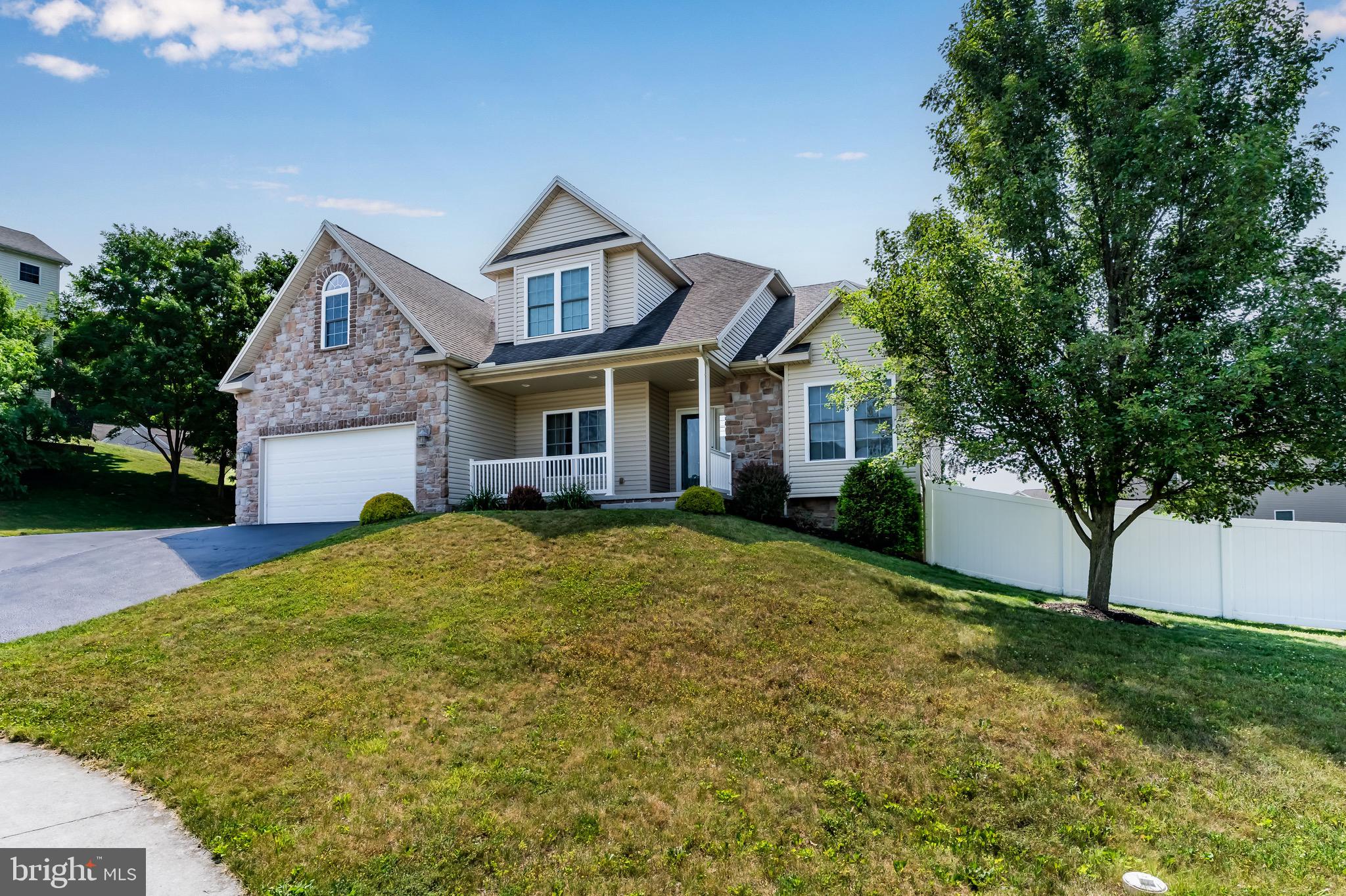 MOUNTAIN CREST - Residential