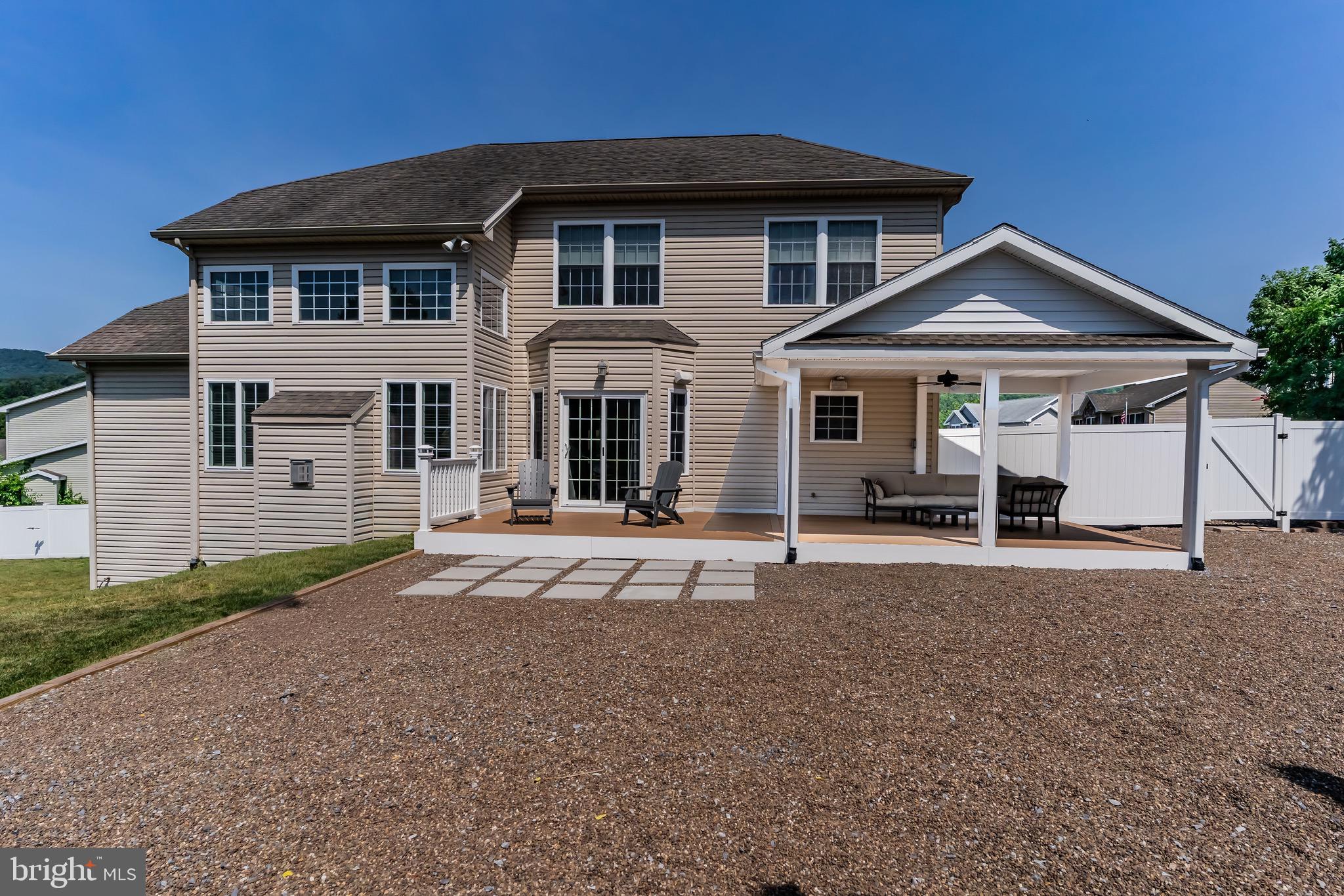 MOUNTAIN CREST - Residential