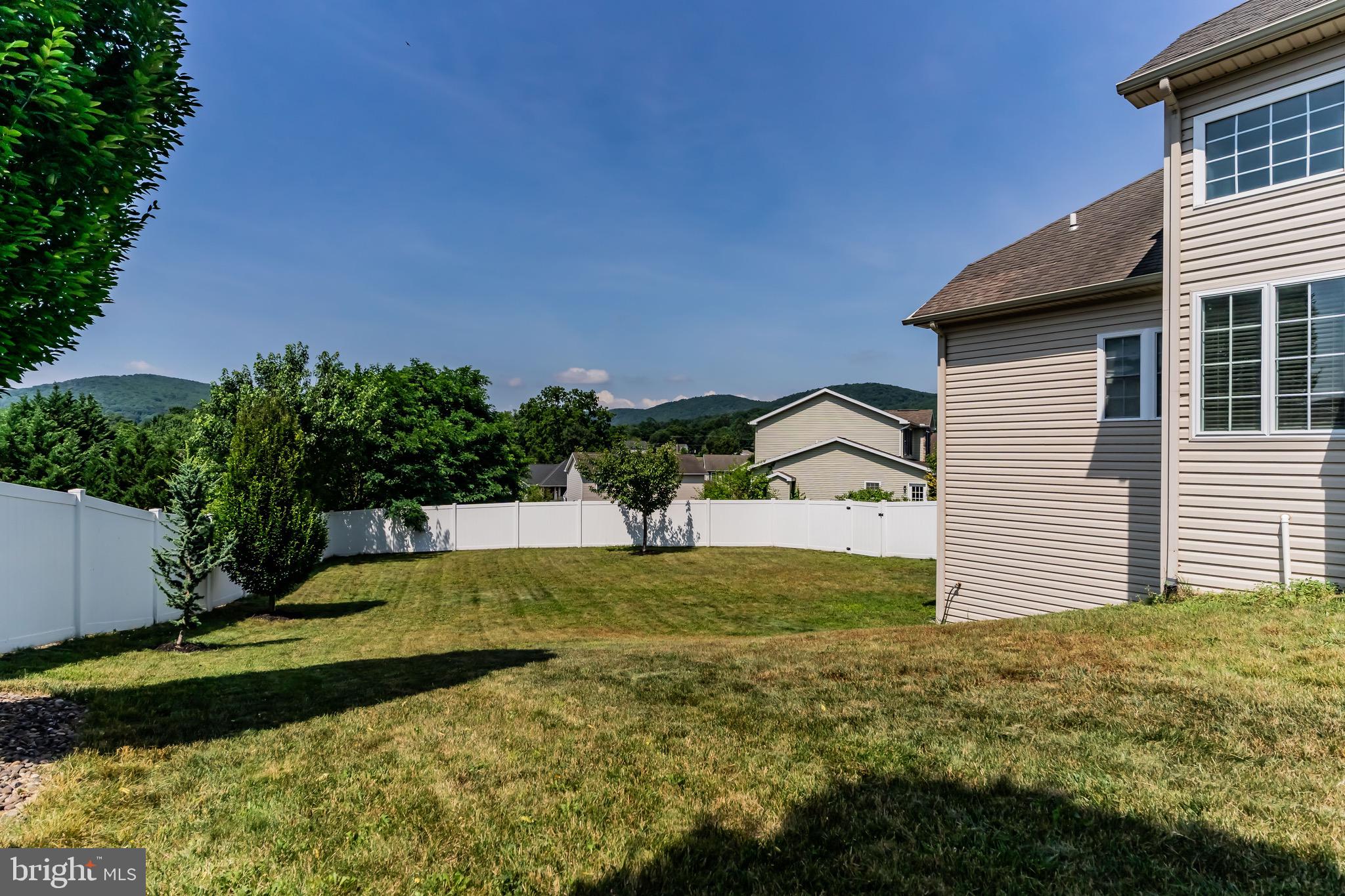 MOUNTAIN CREST - Residential