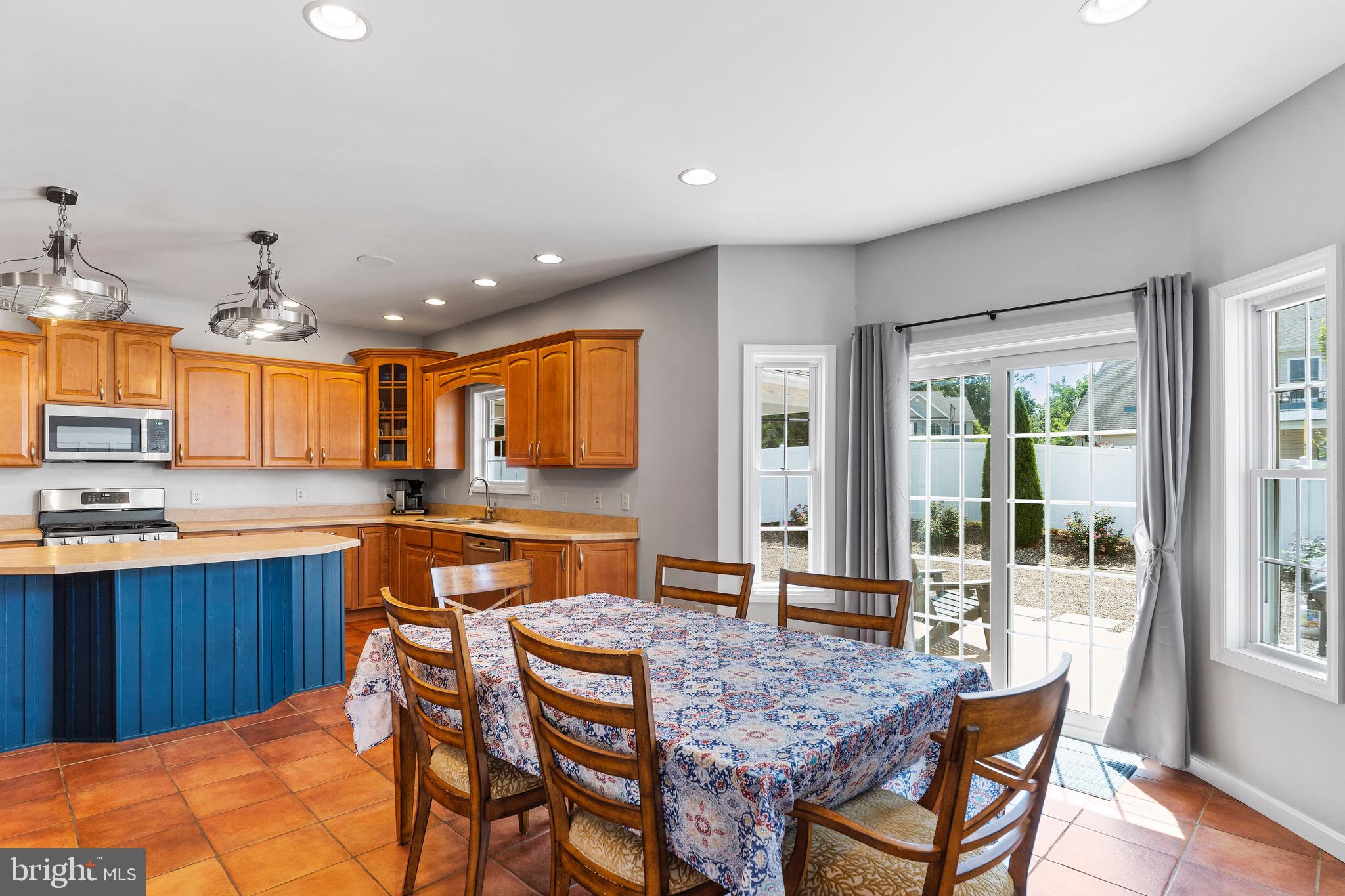 MOUNTAIN CREST - Residential