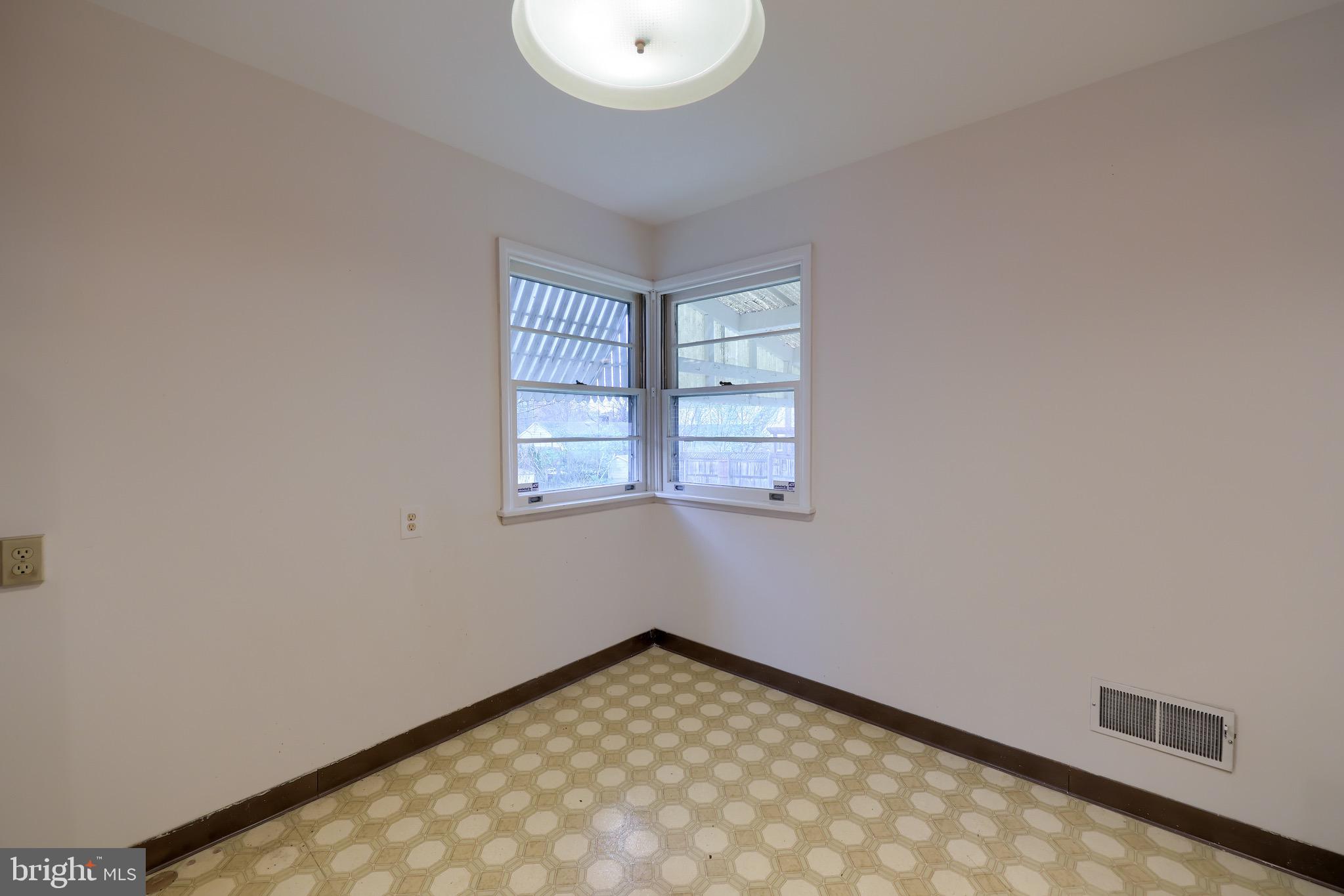 8TH WARD - Residential