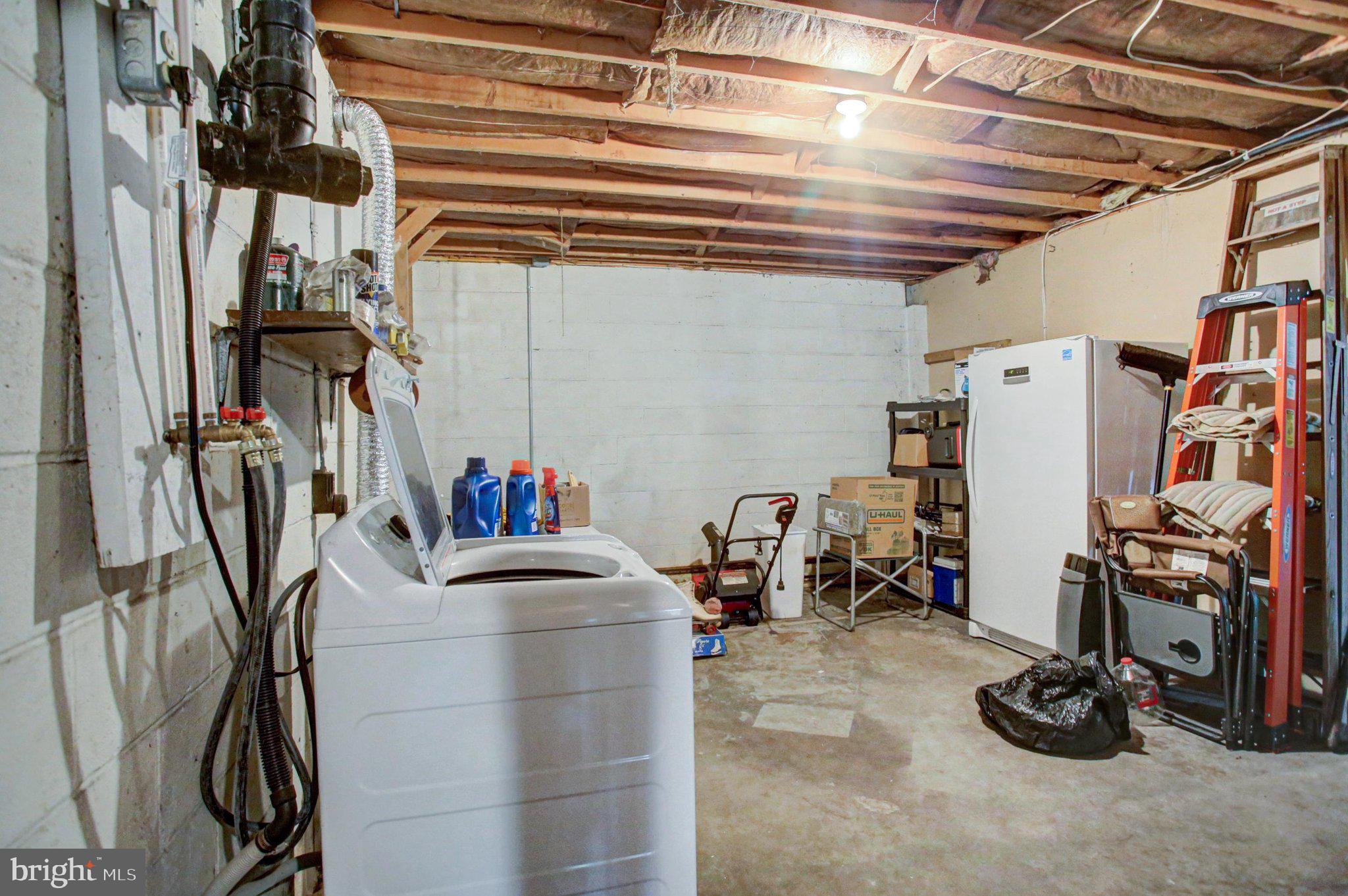 CALADONIA  ACRES - Residential