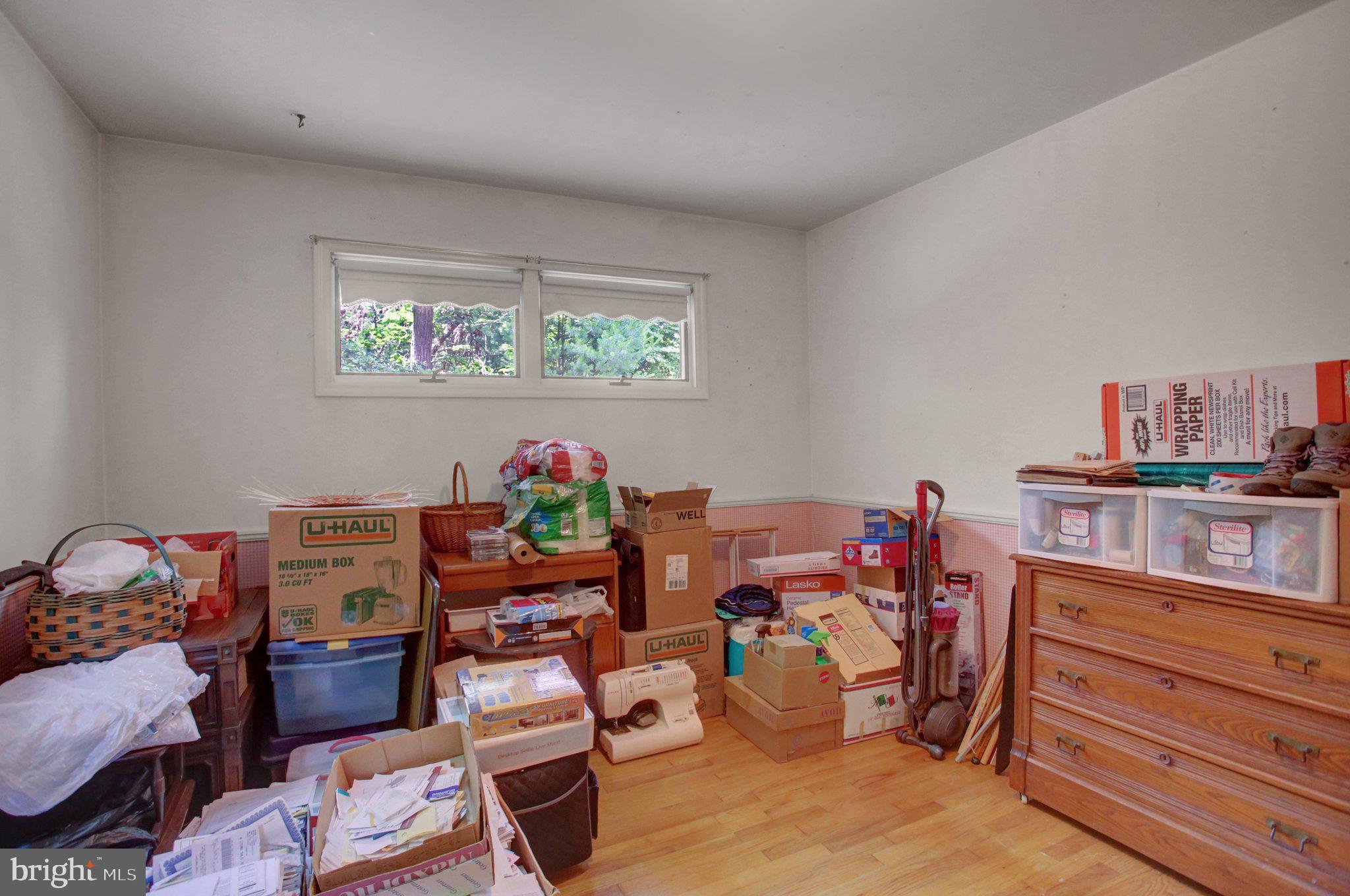 CALADONIA  ACRES - Residential