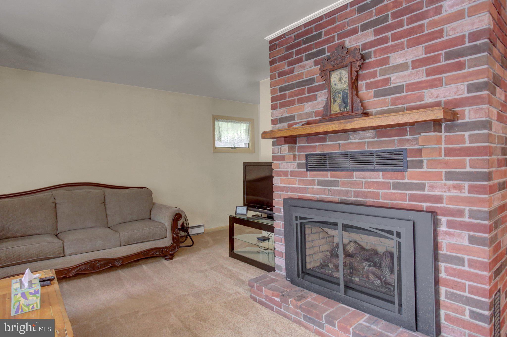 CALADONIA  ACRES - Residential