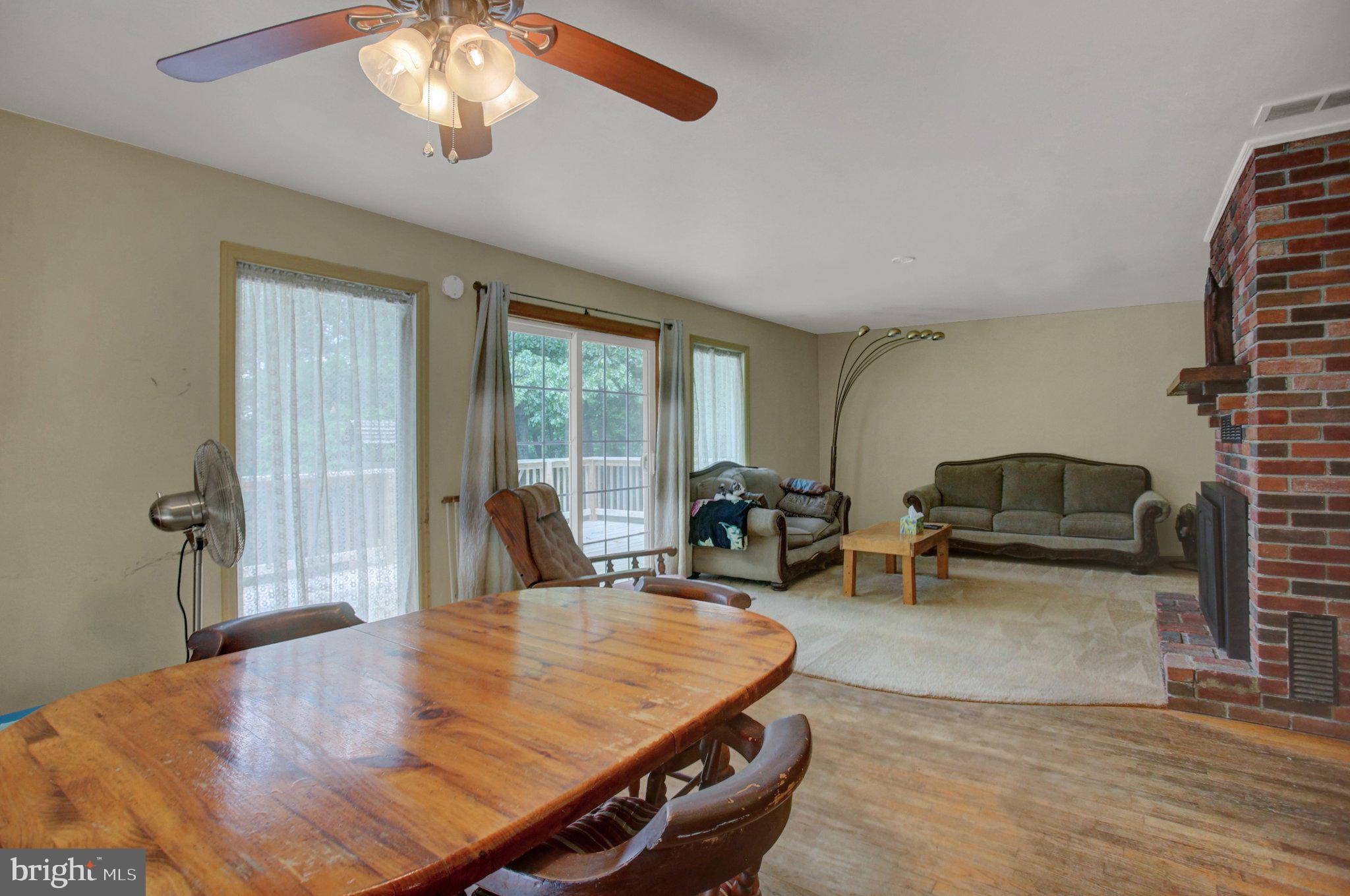 CALADONIA  ACRES - Residential