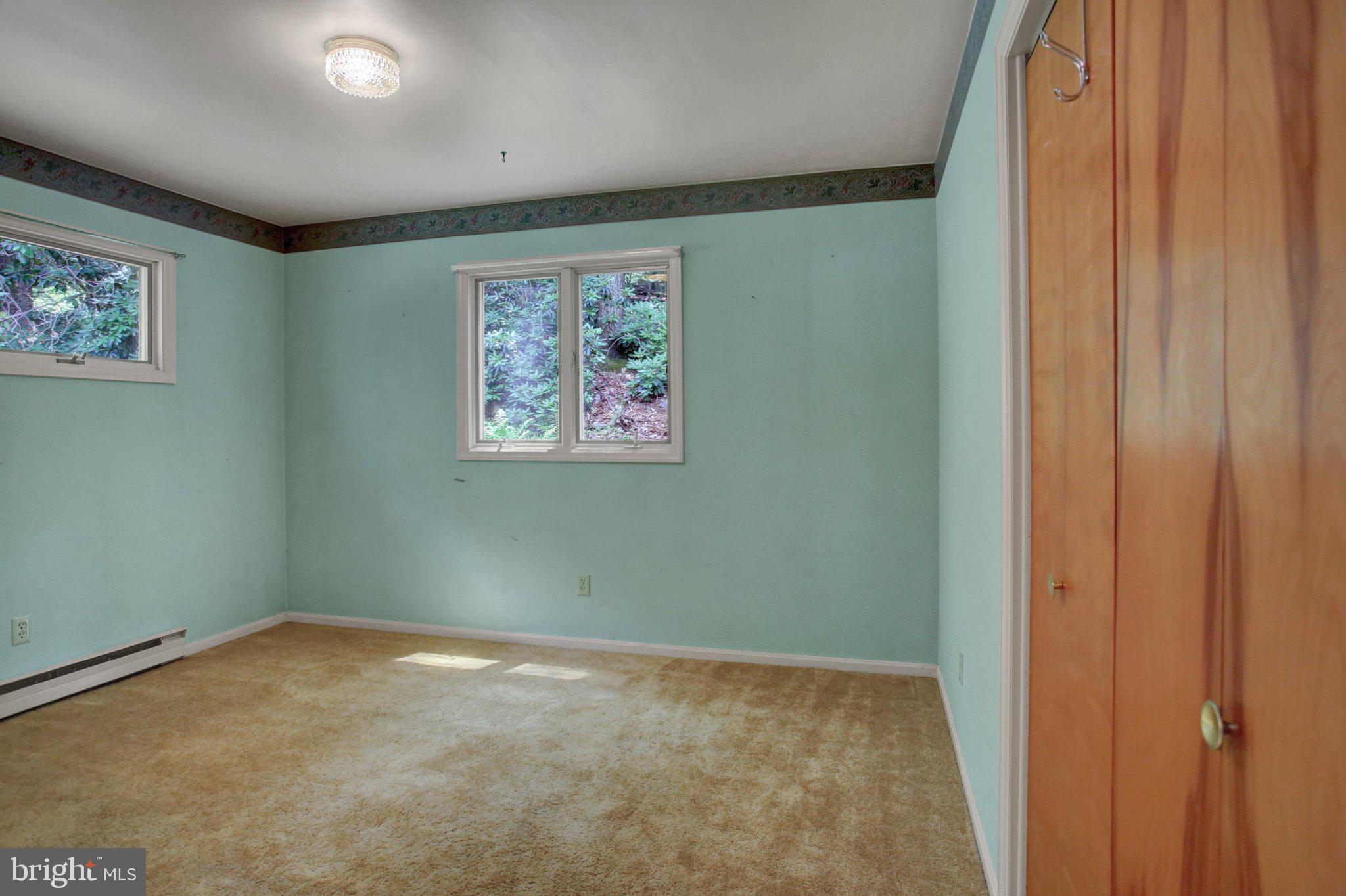 CALADONIA  ACRES - Residential