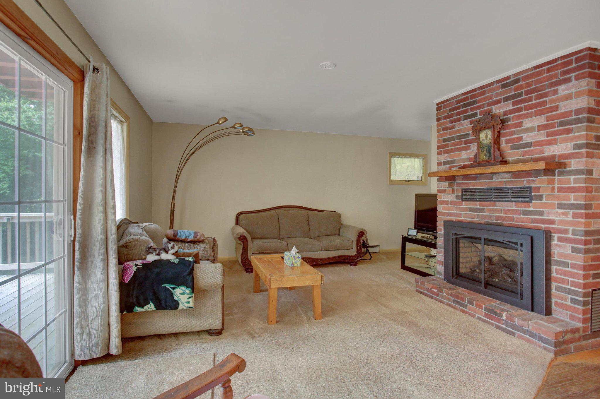 CALADONIA  ACRES - Residential