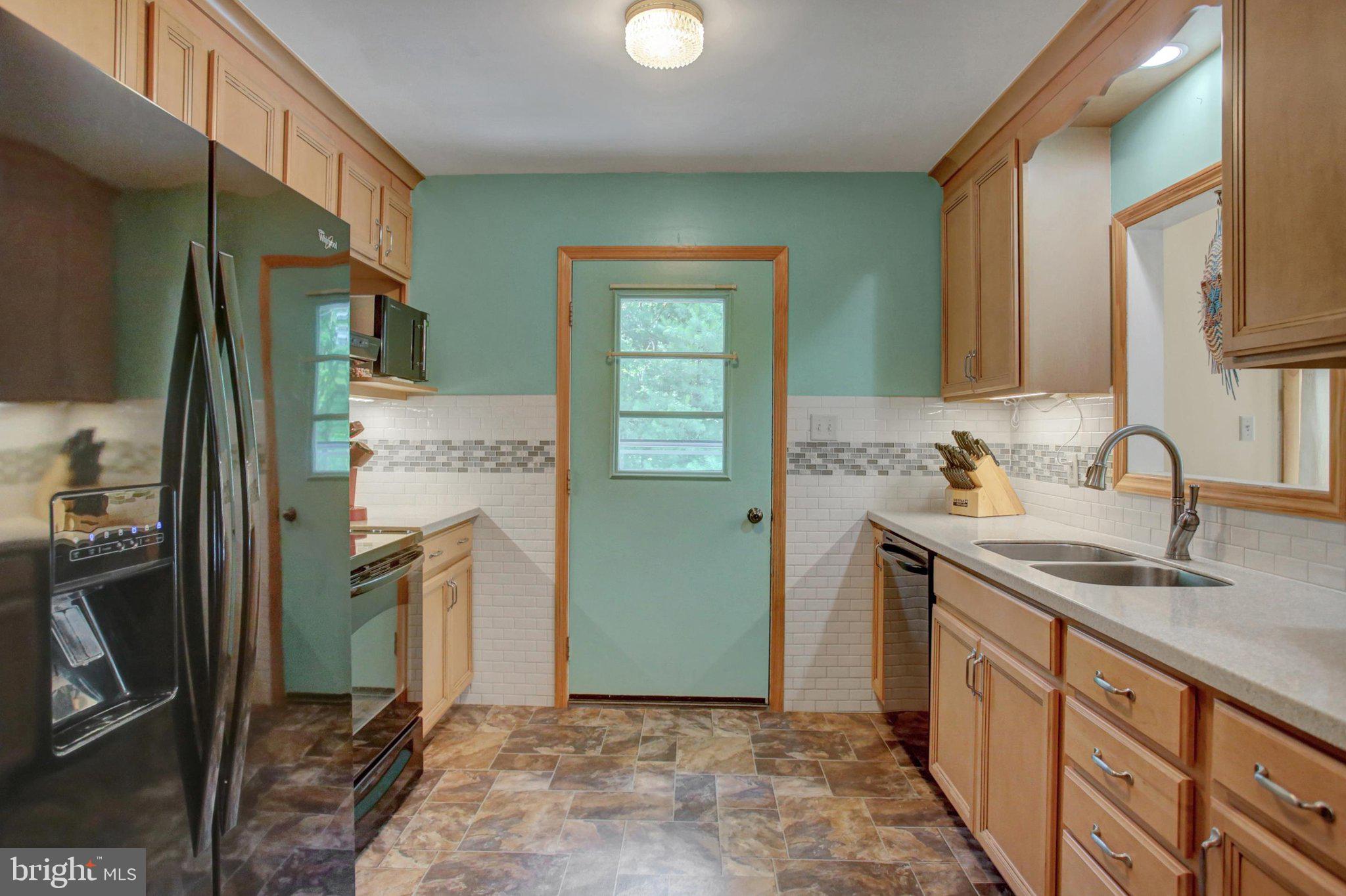 CALADONIA  ACRES - Residential