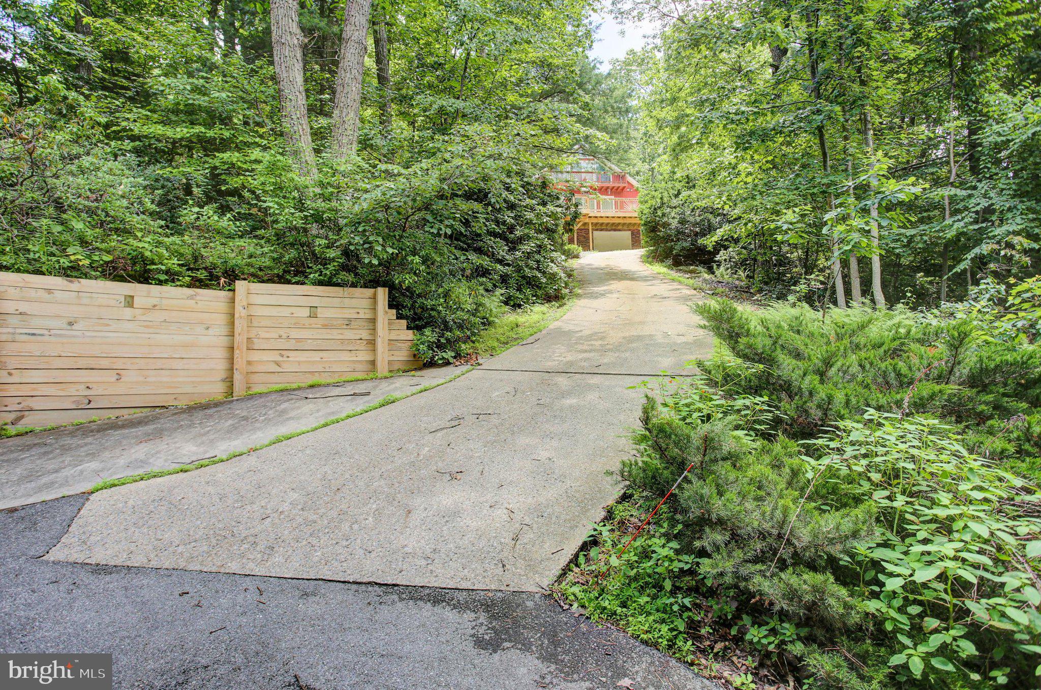CALADONIA  ACRES - Residential
