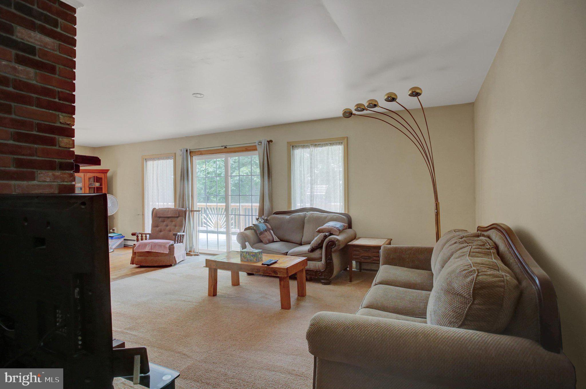 CALADONIA  ACRES - Residential