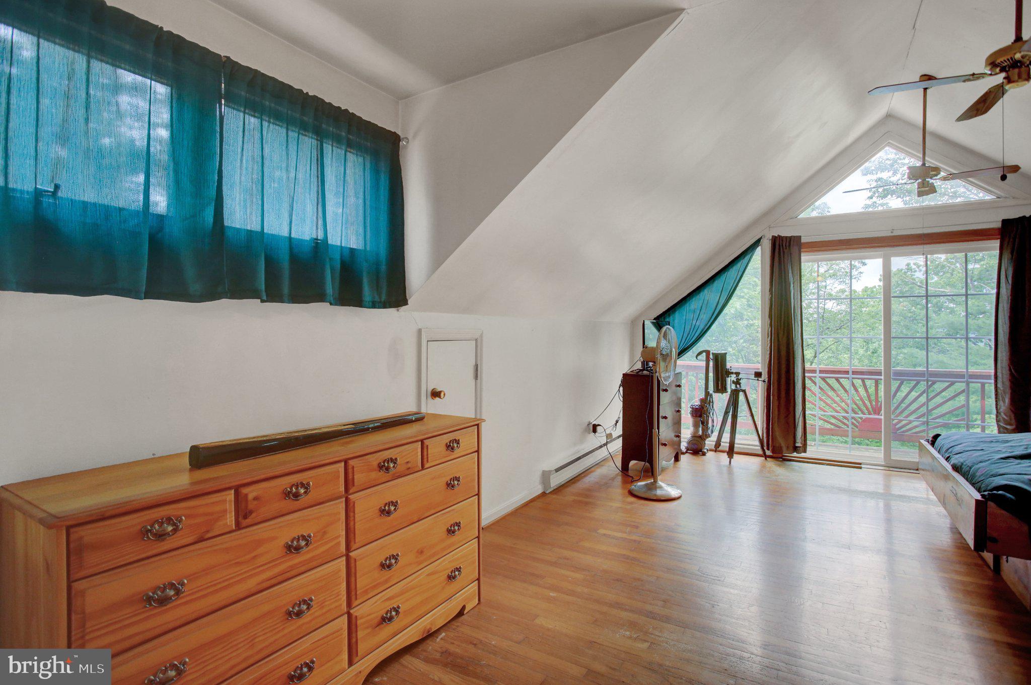CALADONIA  ACRES - Residential