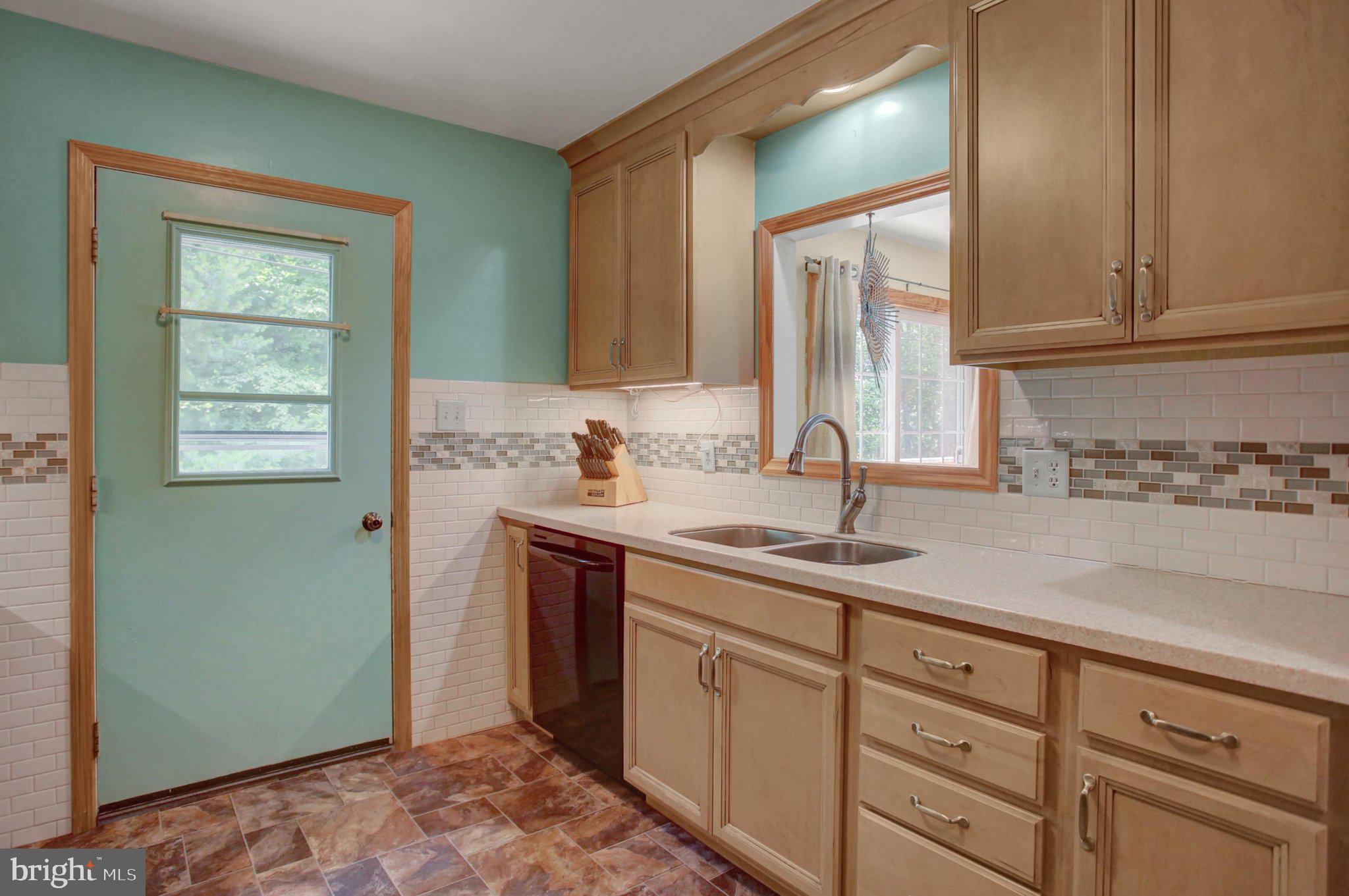 CALADONIA  ACRES - Residential