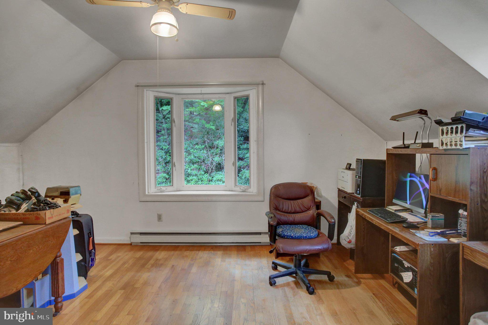 CALADONIA  ACRES - Residential