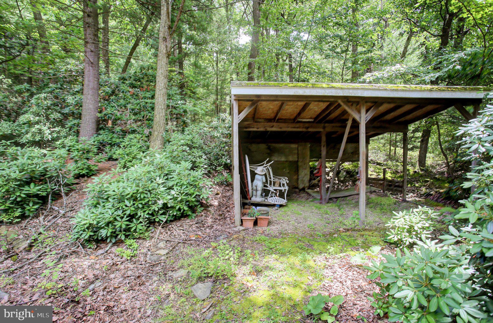 CALADONIA  ACRES - Residential