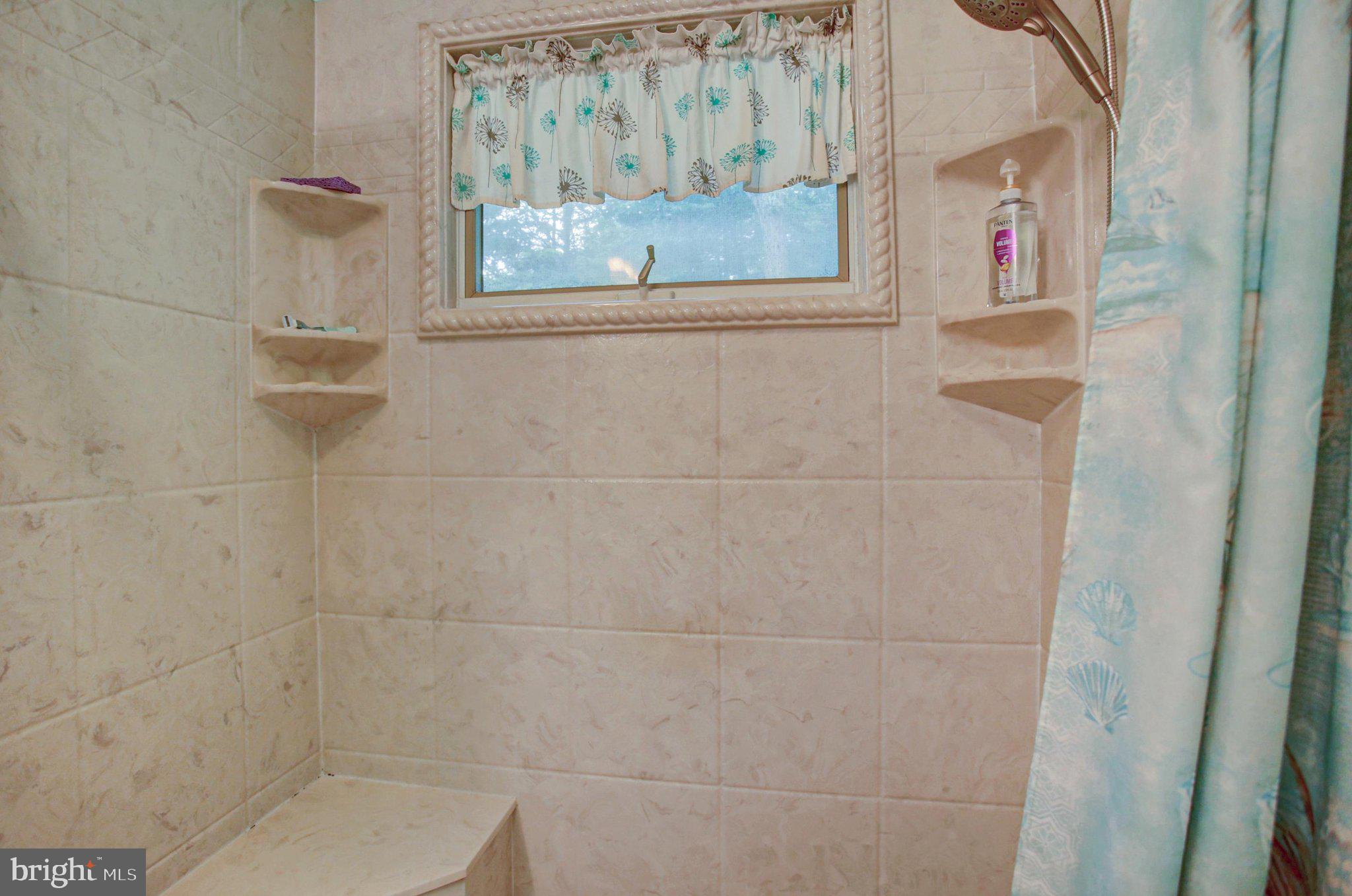 CALADONIA  ACRES - Residential