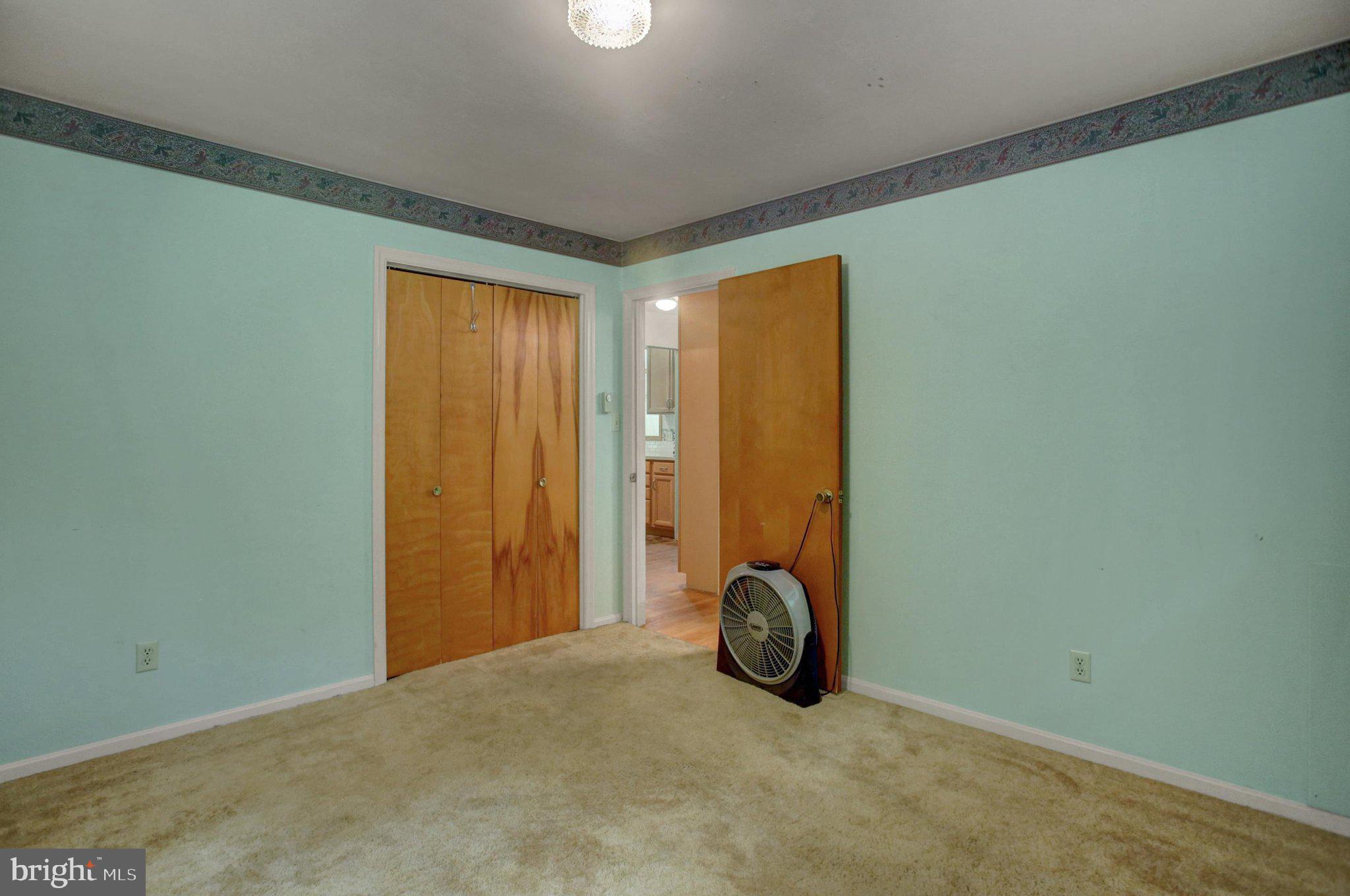 CALADONIA  ACRES - Residential