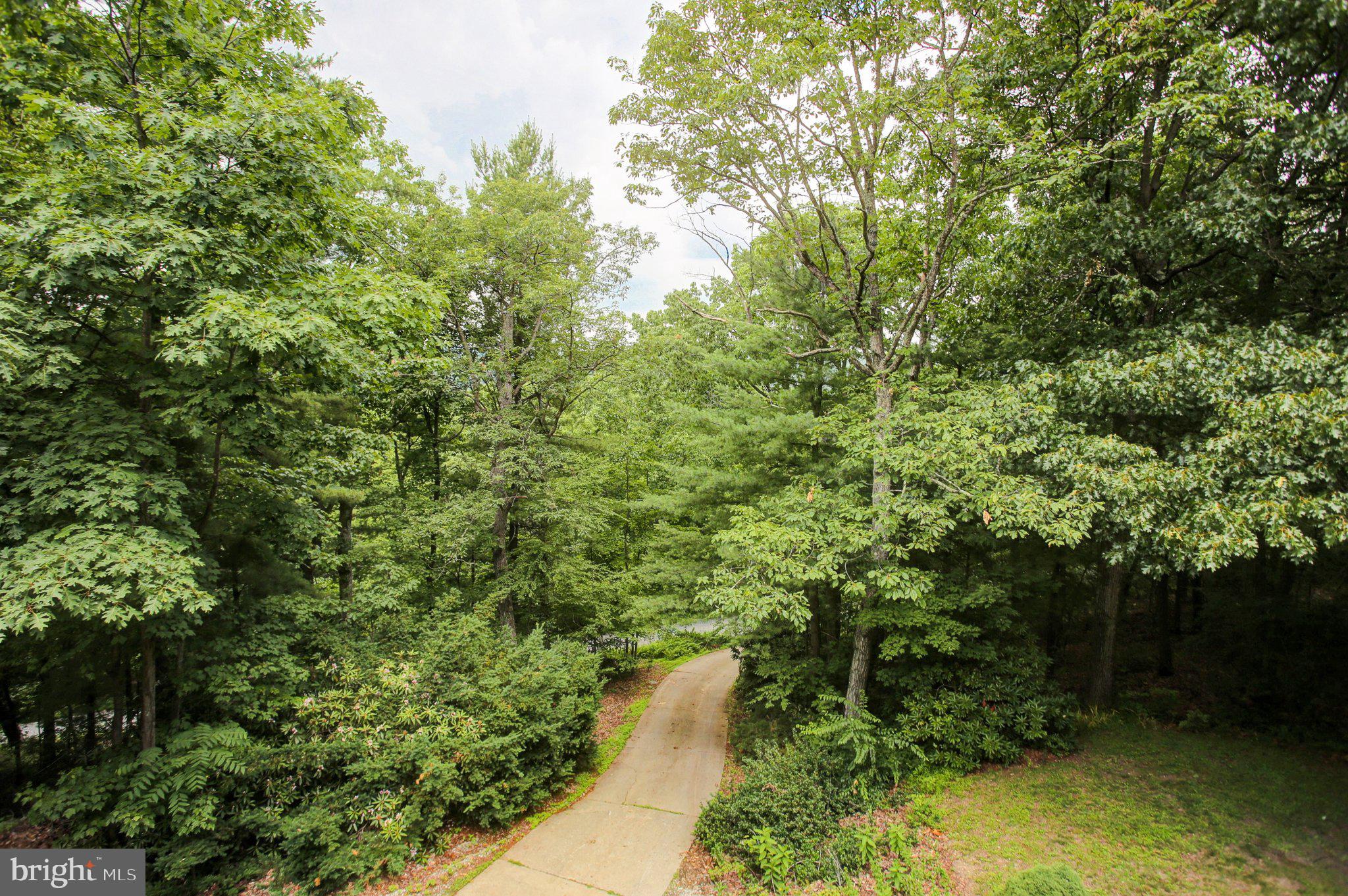 CALADONIA  ACRES - Residential