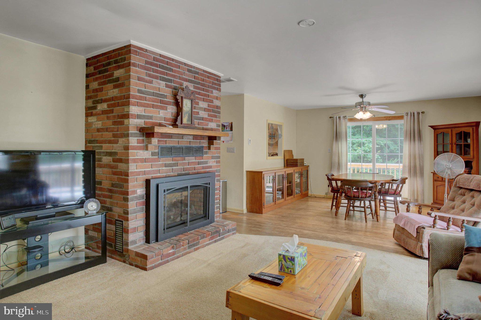 CALADONIA  ACRES - Residential