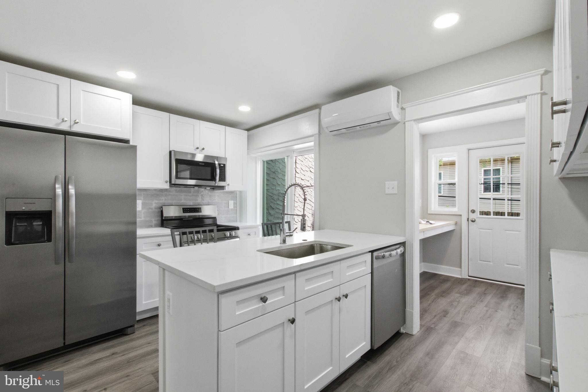 EAST FALLS - Residential