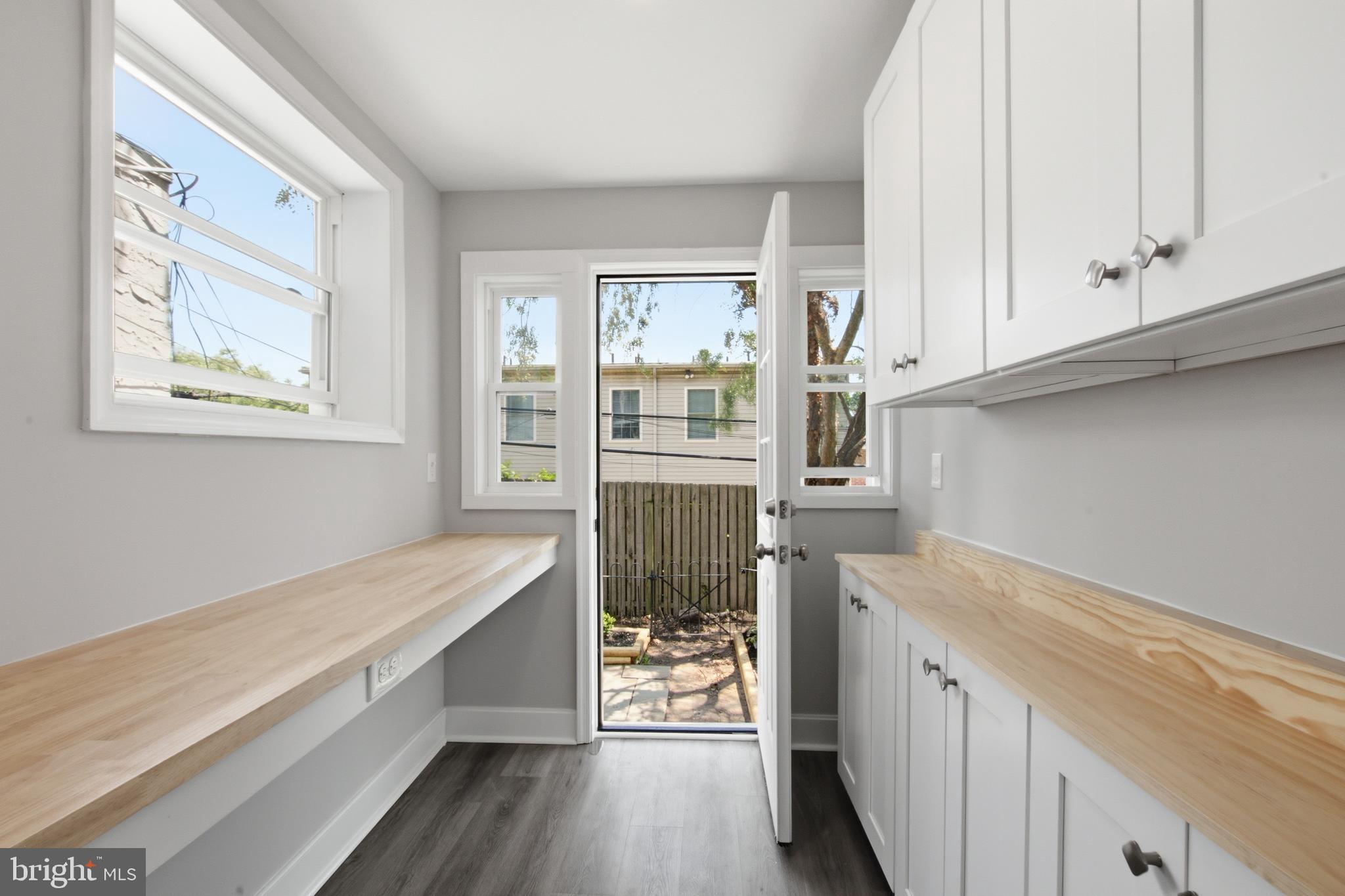 EAST FALLS - Residential