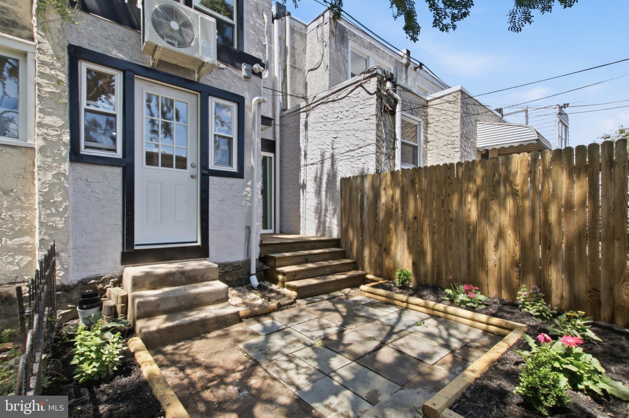 EAST FALLS - Residential